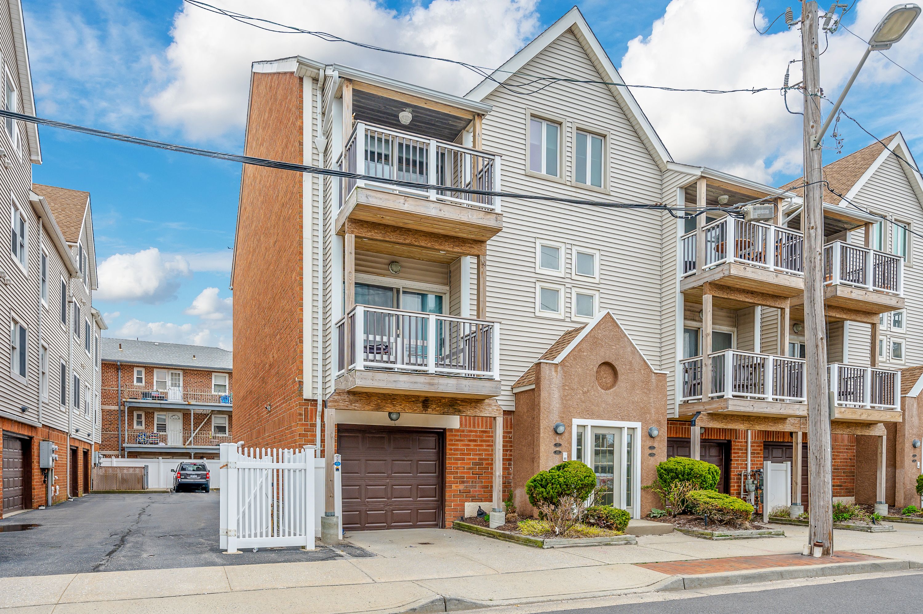 67 Pacific Boulevard , Upper