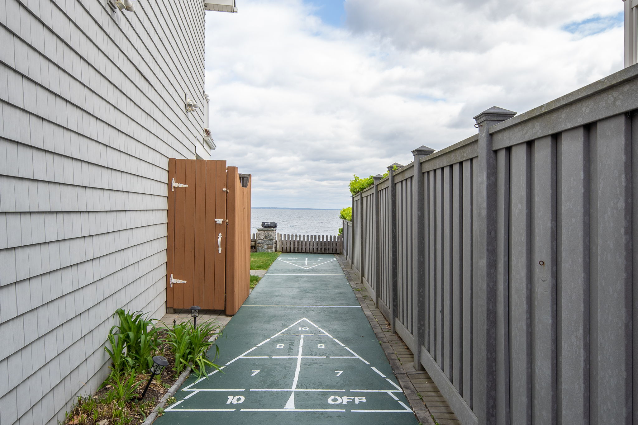 23 Oak Shore Drive