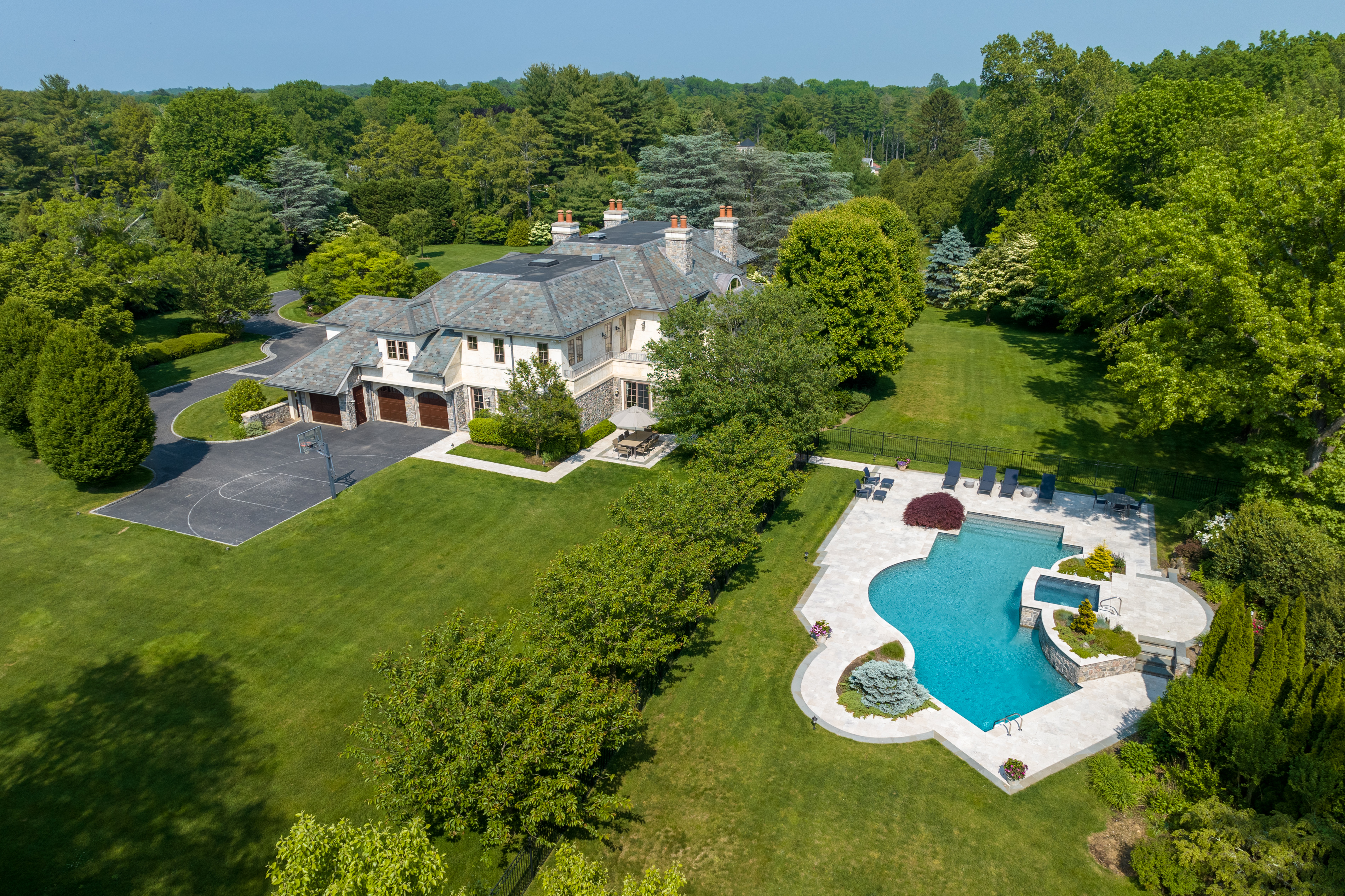 118 I U Willets Road 