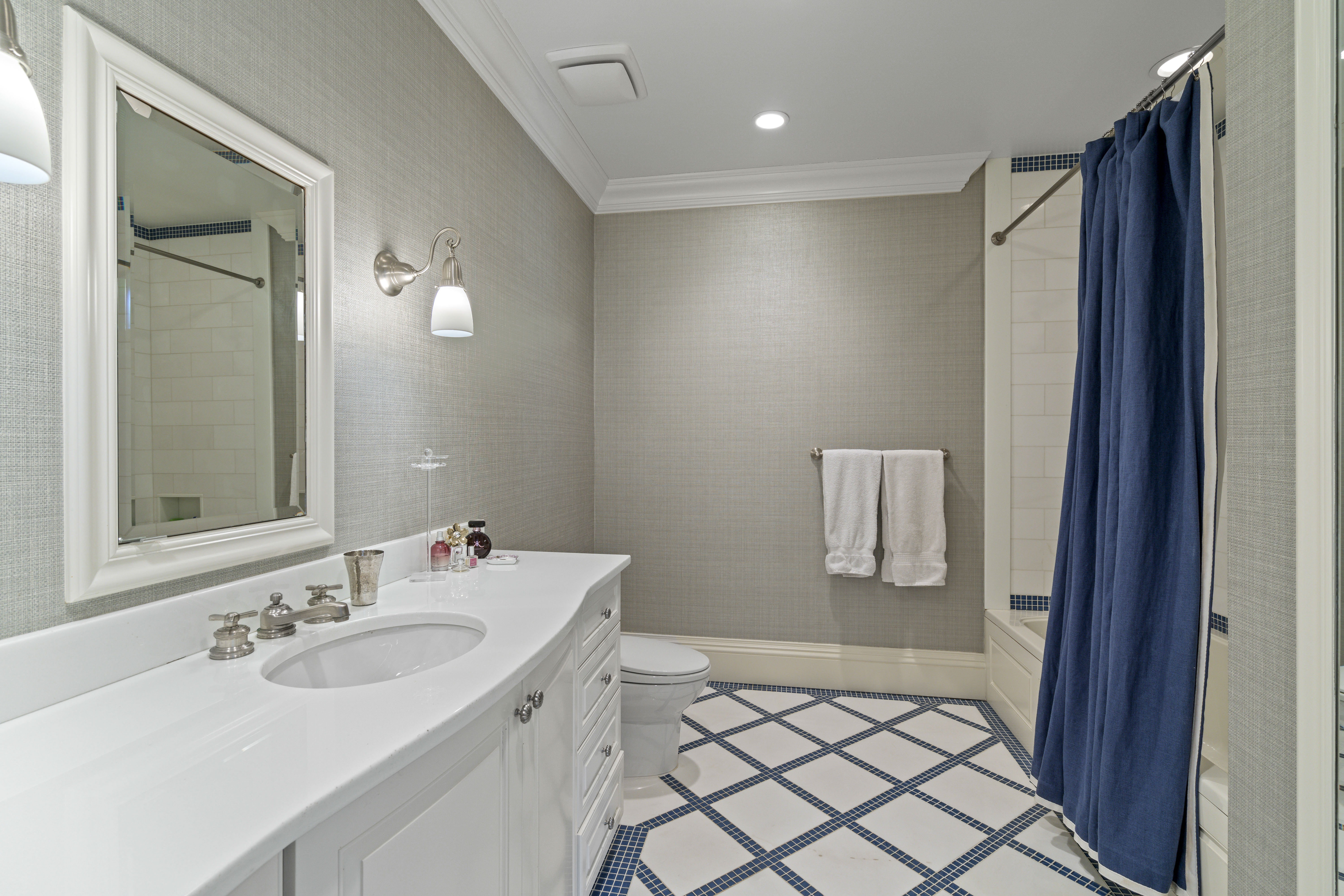 118 I U Willets Road 