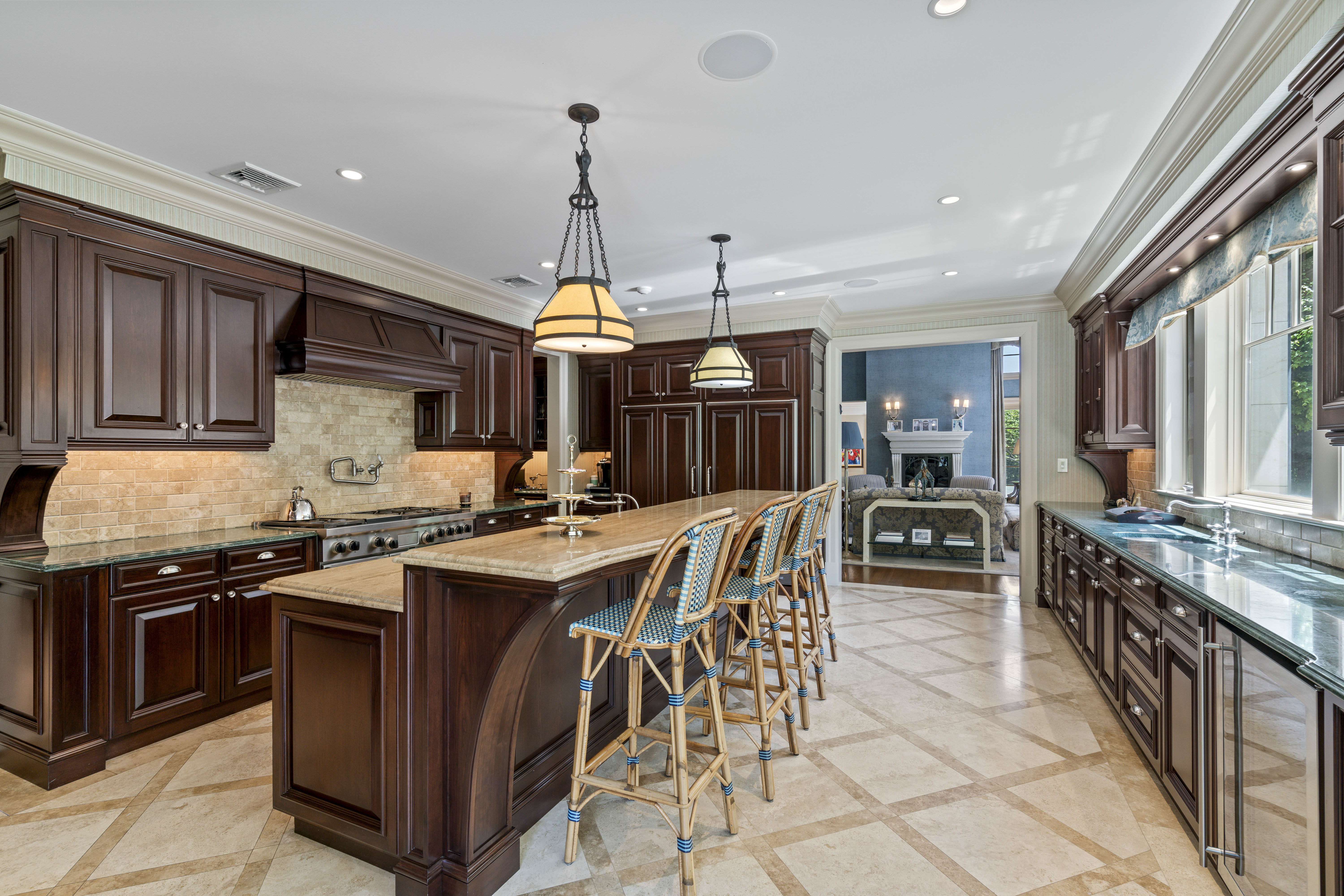 118 I U Willets Road 