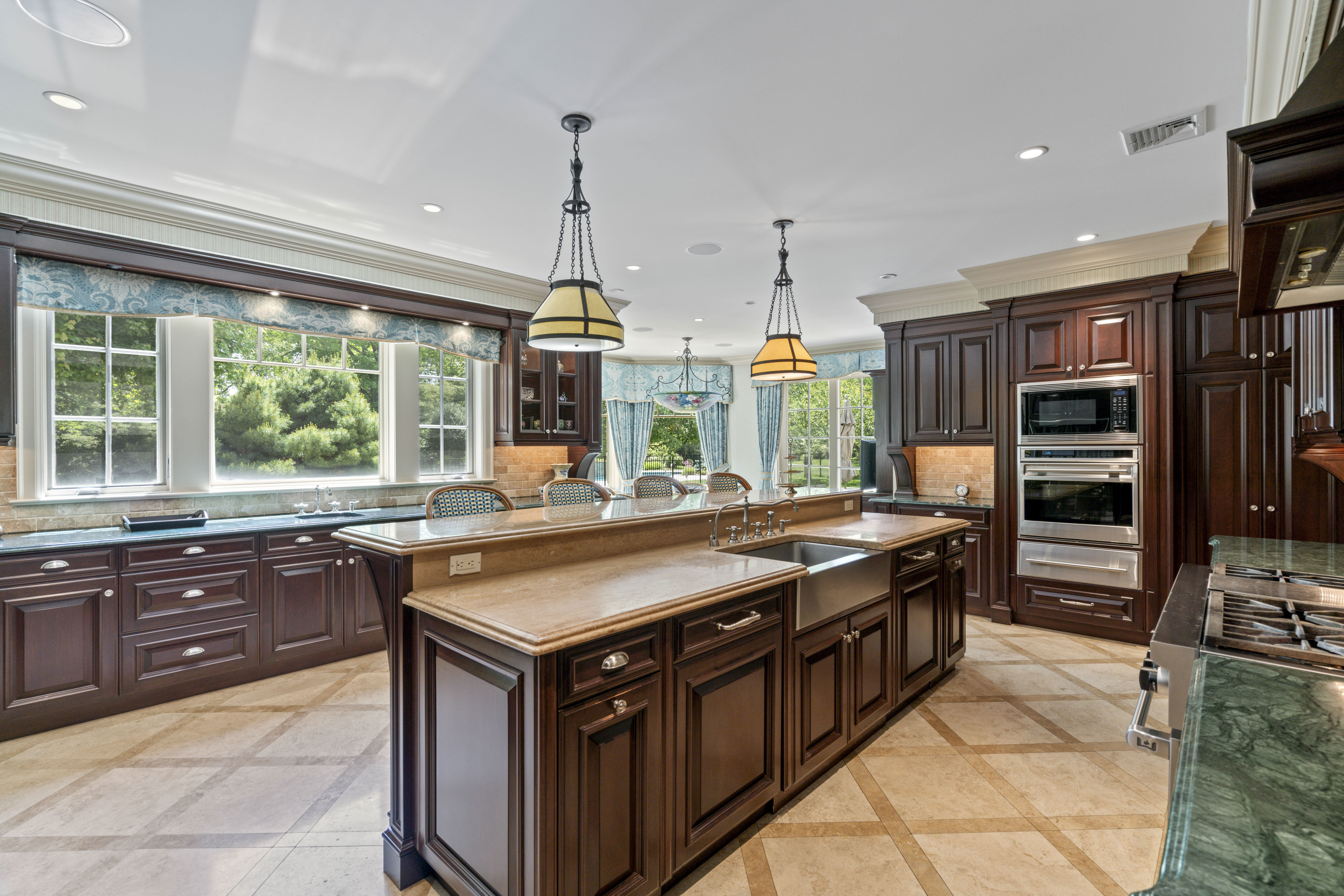 118 I U Willets Road 