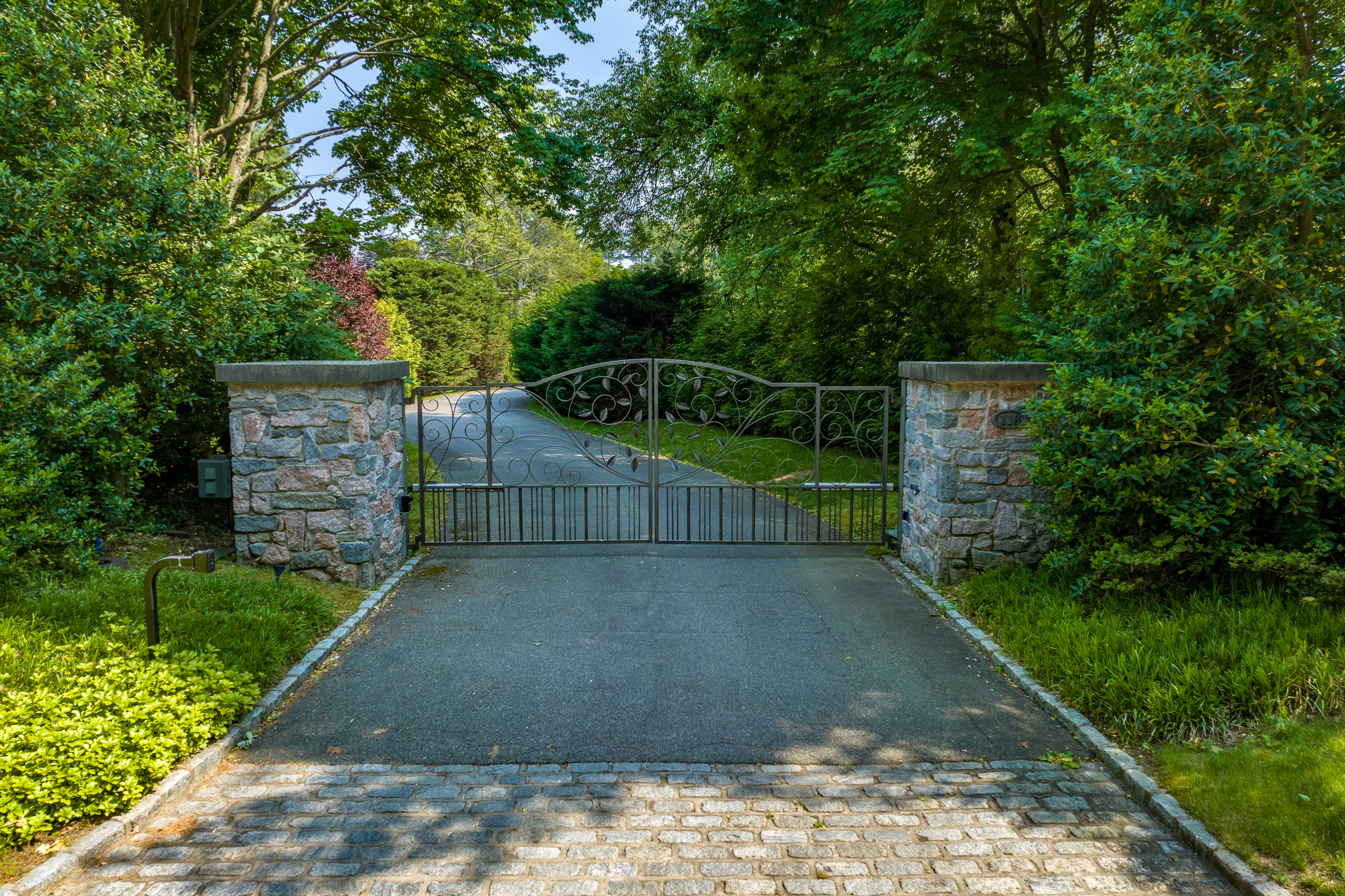 118 I U Willets Road 