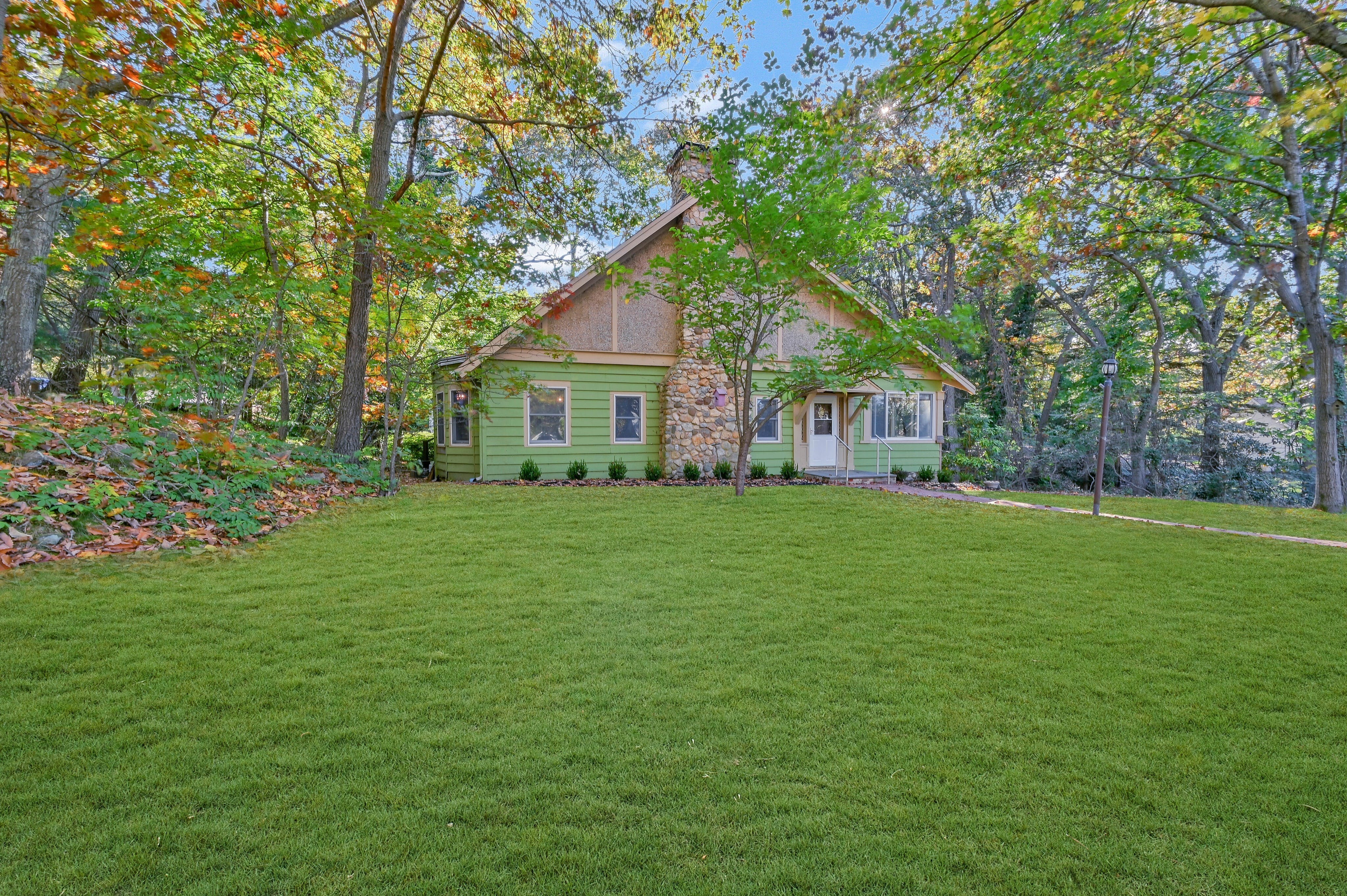 16 Midwood Road