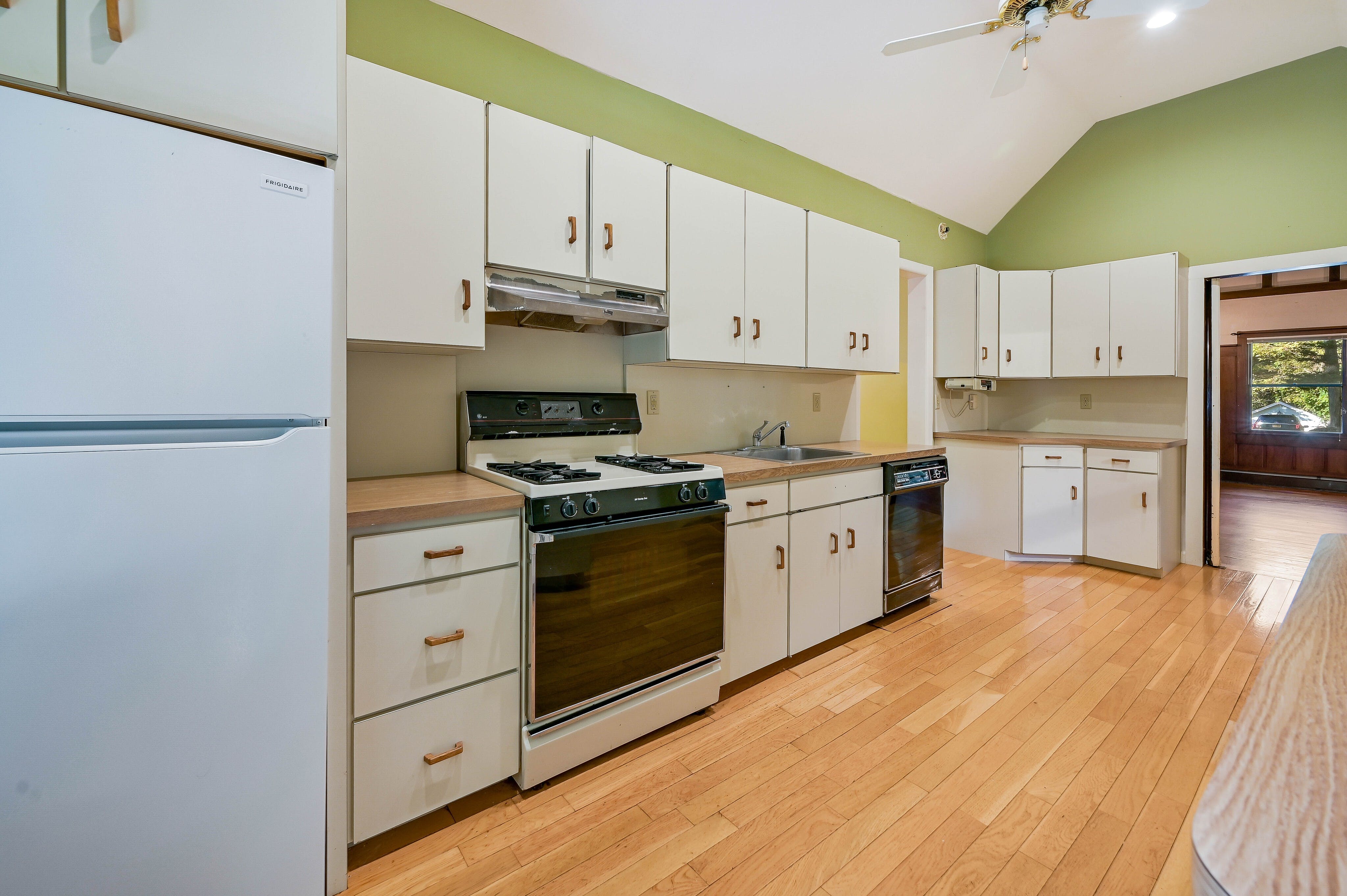 16 Midwood Road
