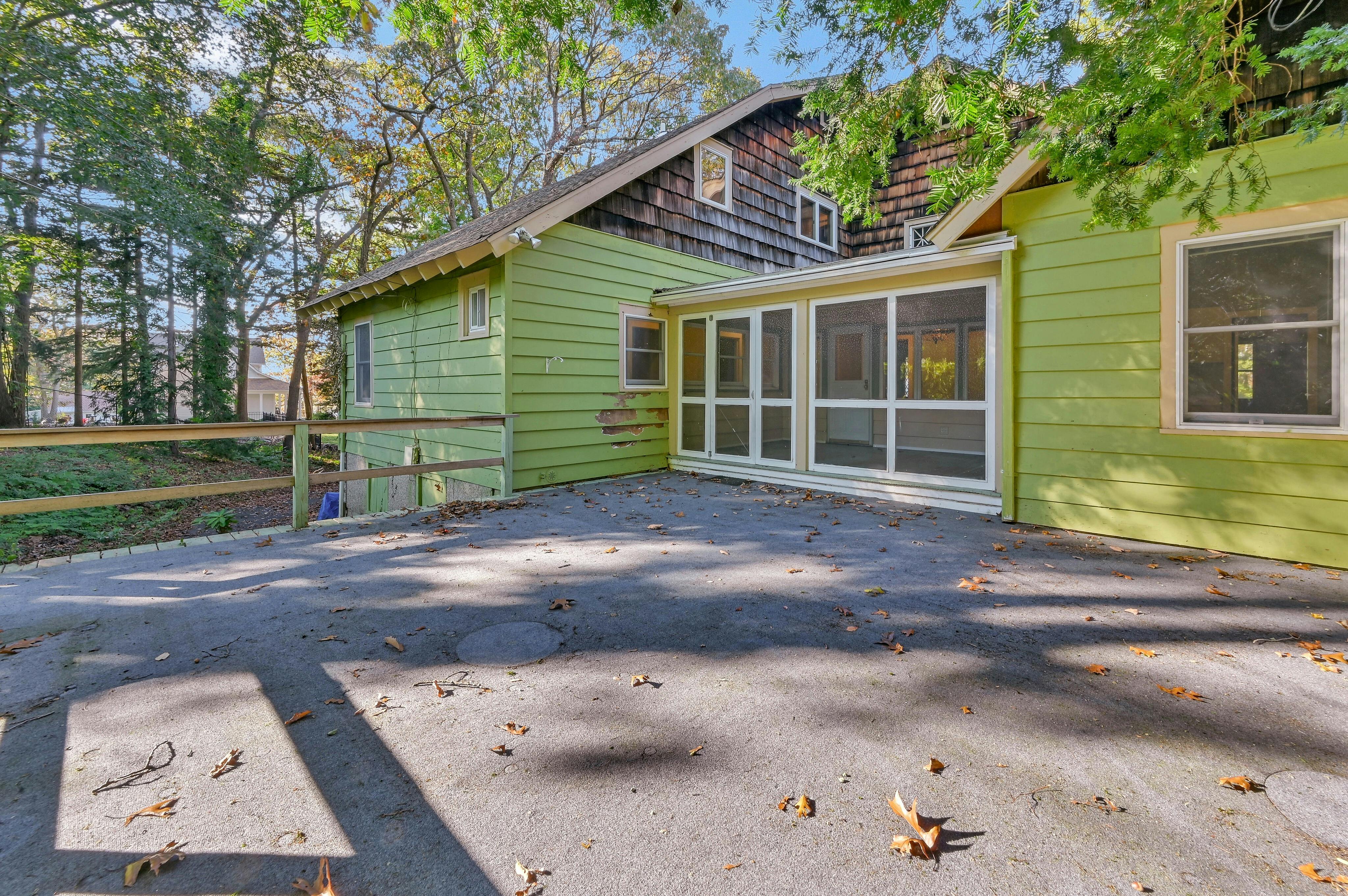16 Midwood Road