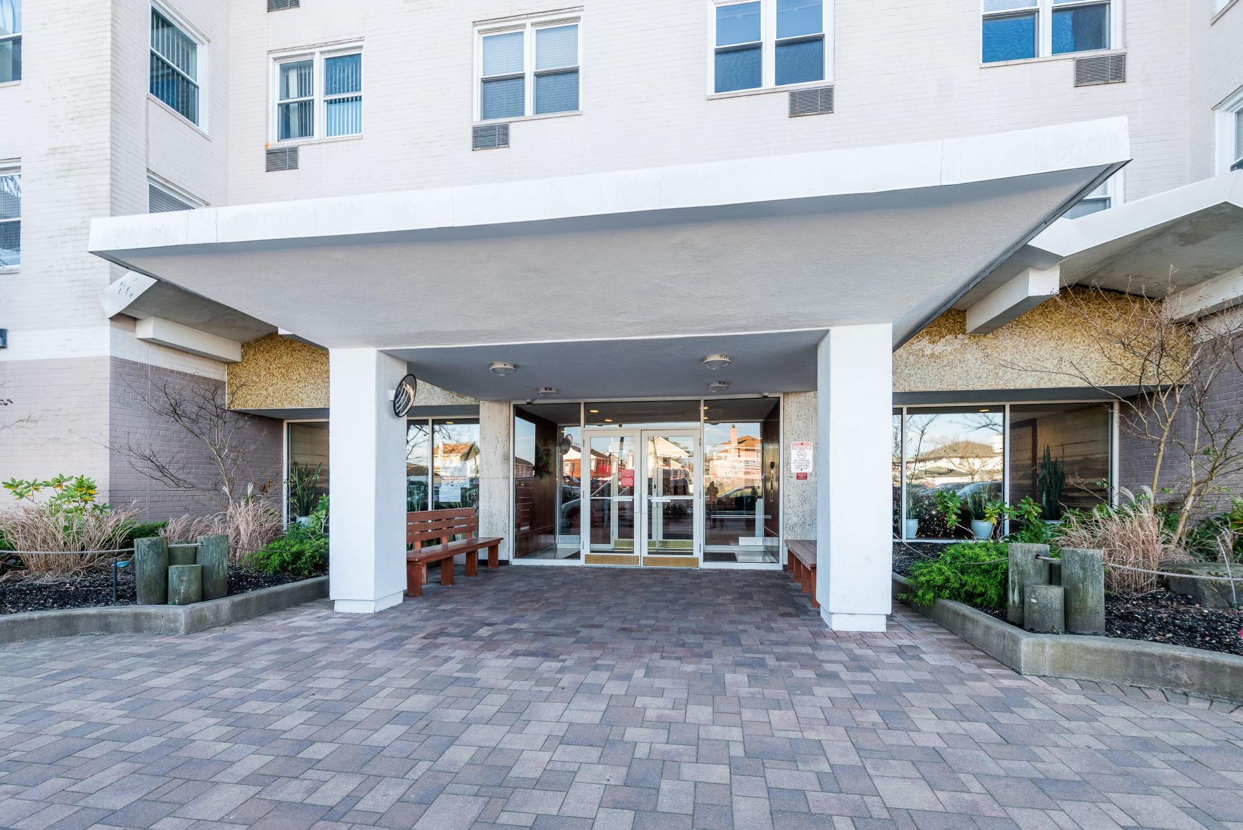 522 Shore , 3B 