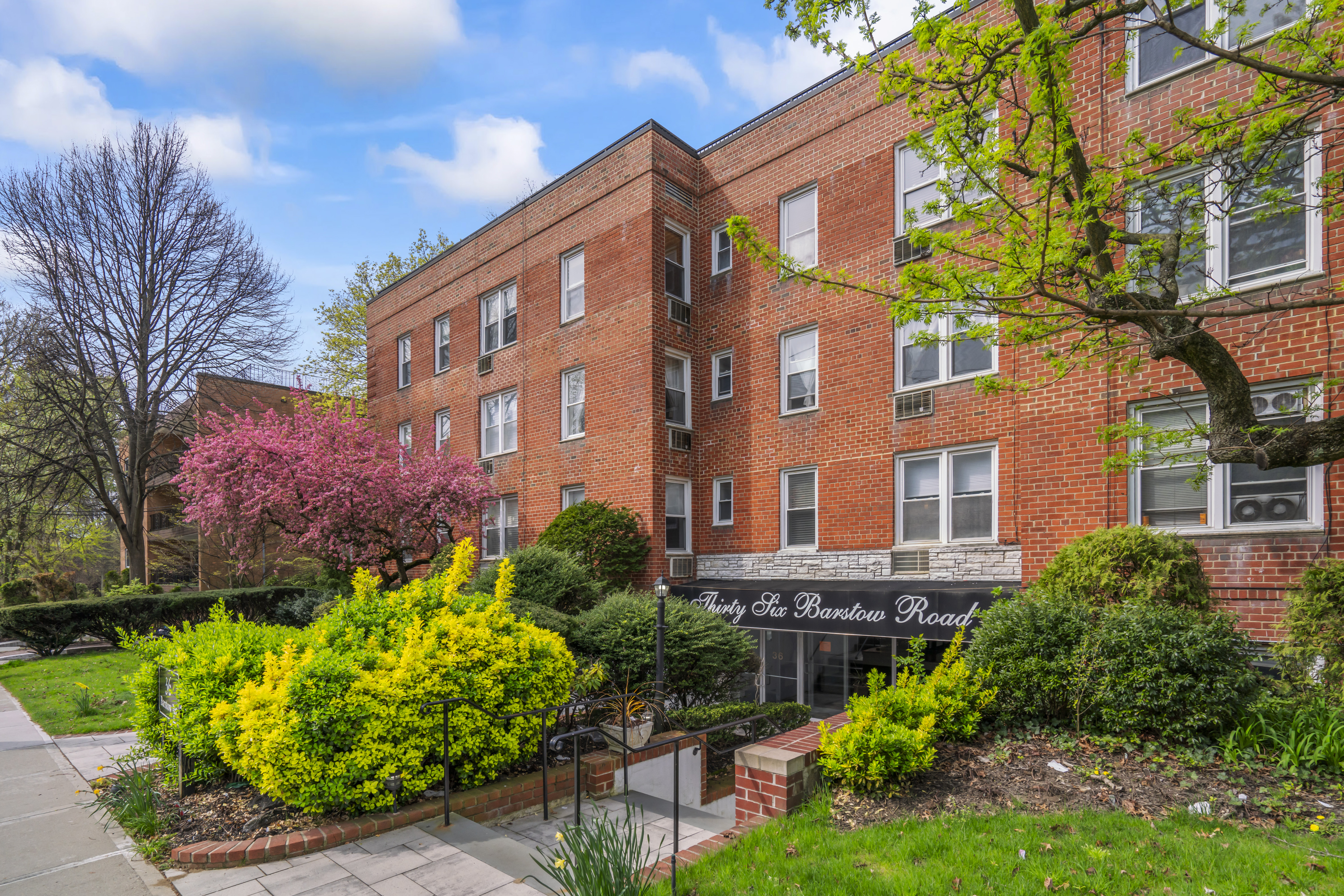 36 Barstow Road Unit# 1M