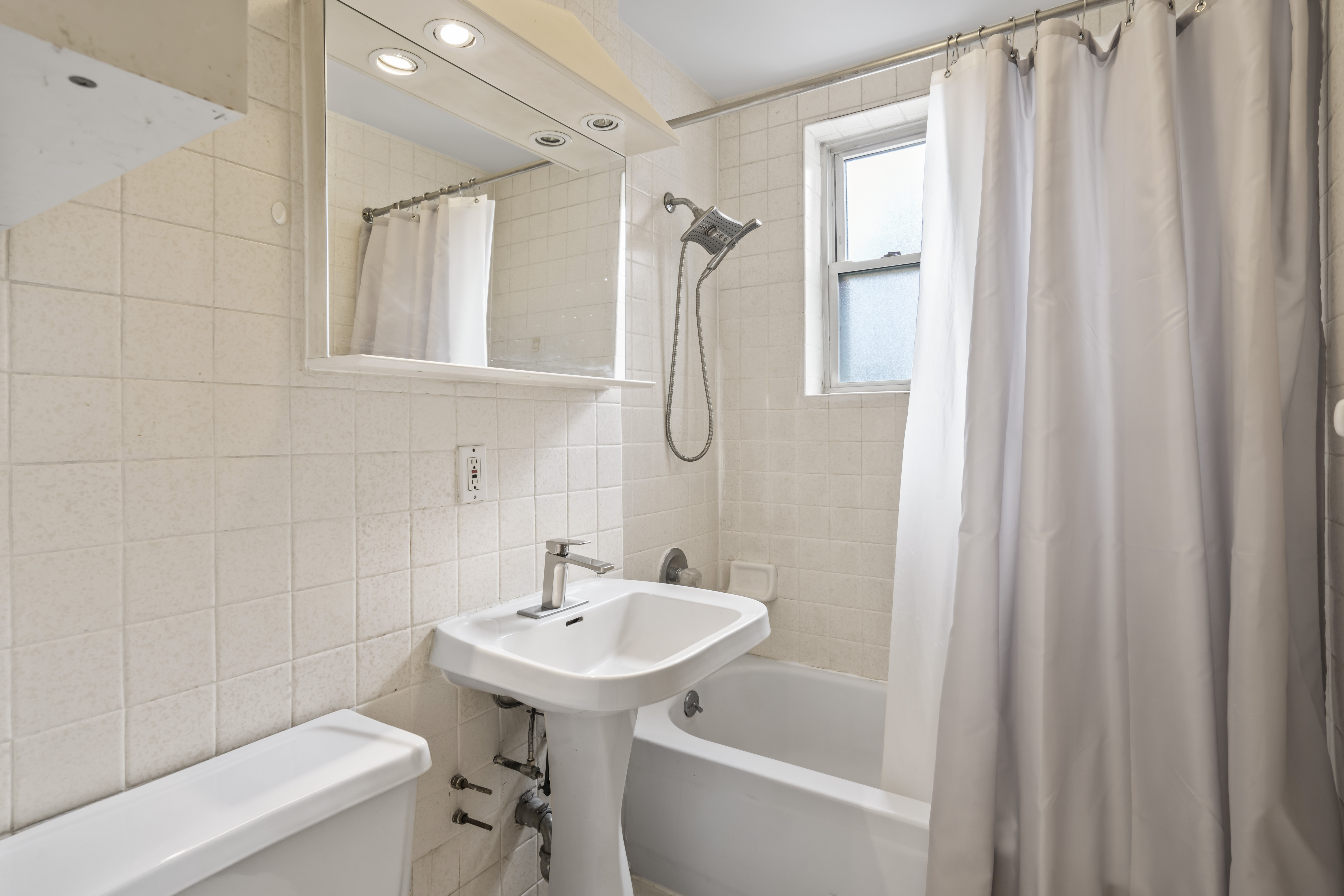 36 Barstow Road Unit# 1M