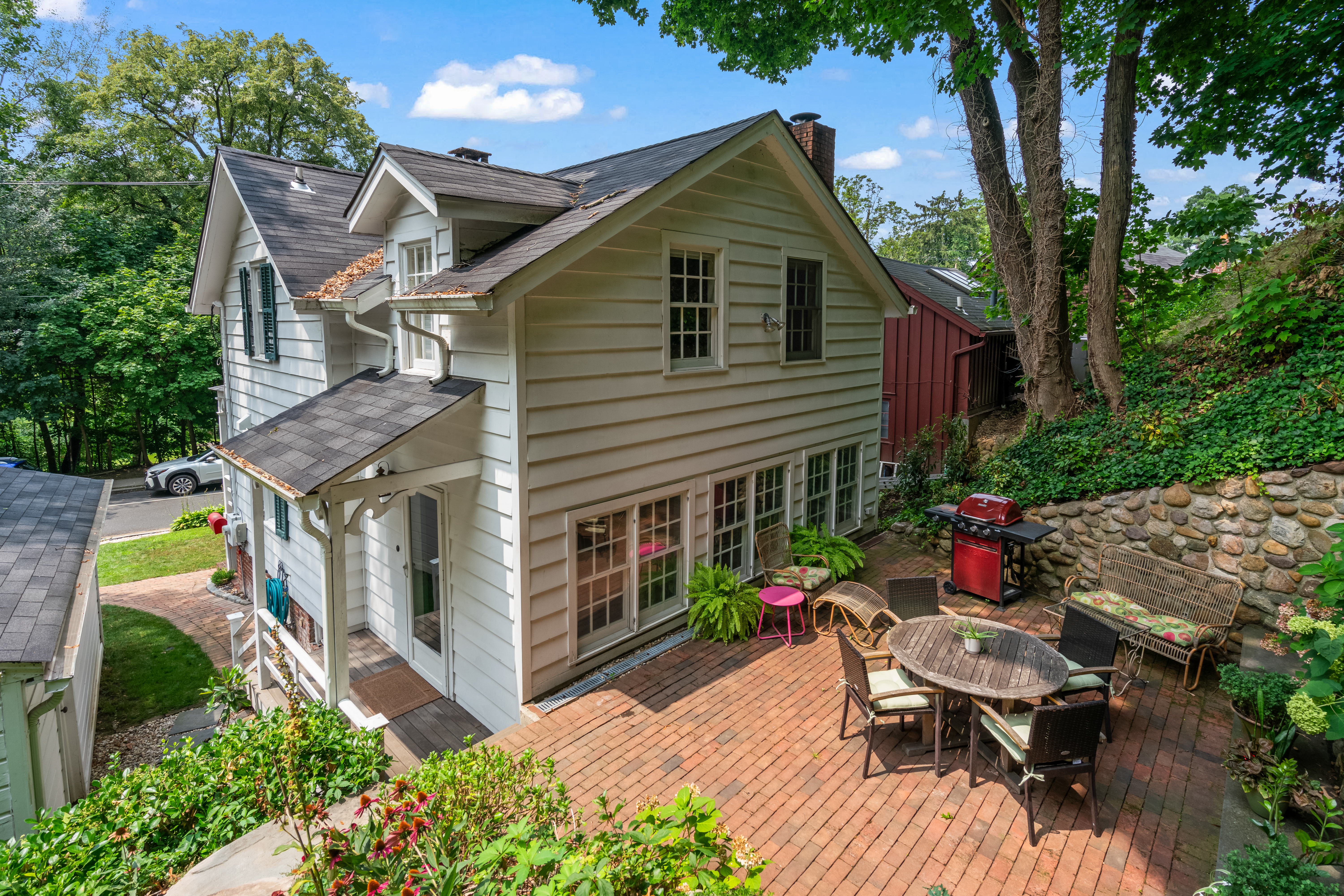161 E Broadway 
