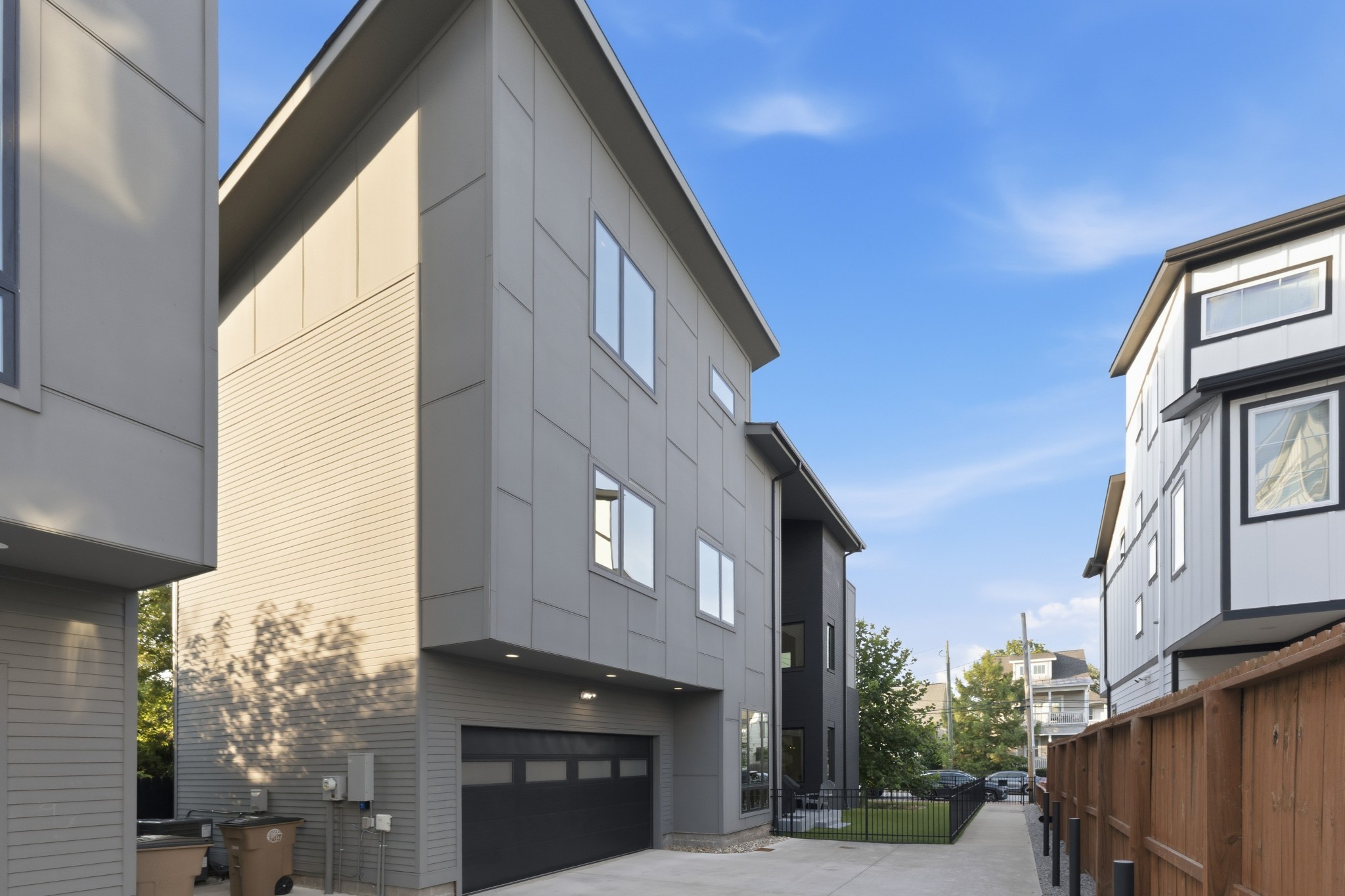 1405A 10th Ave N N 