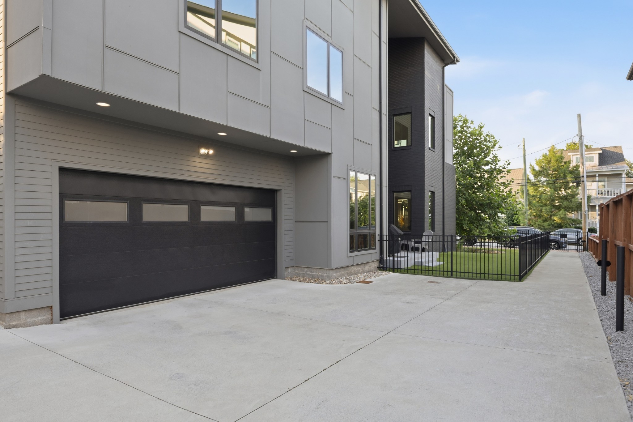 1405A 10th Ave N N 