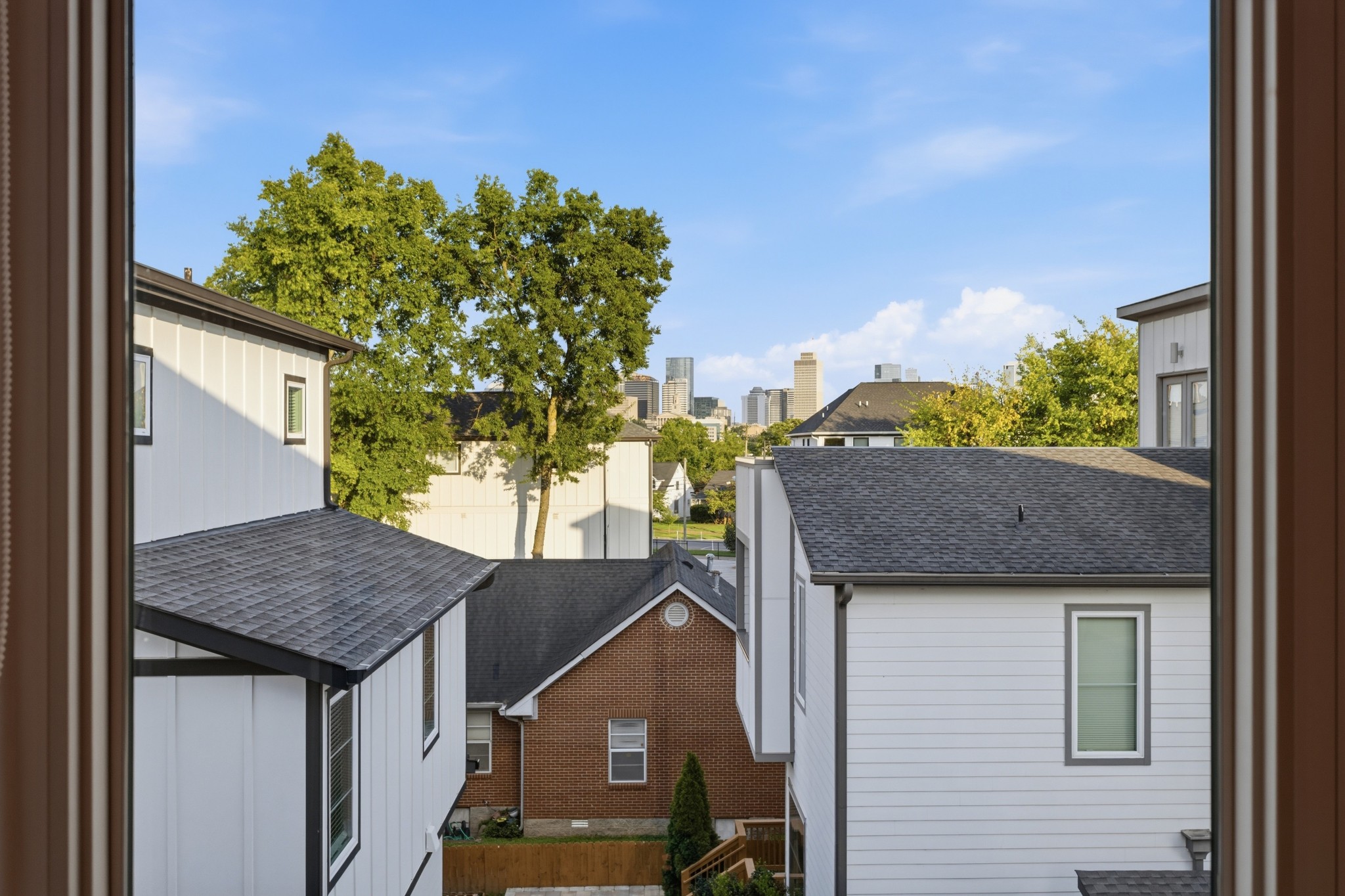 1405A 10th Ave N N 