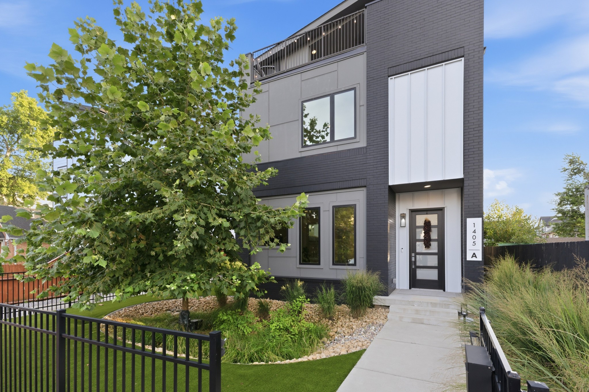 1405A 10th Ave N N 