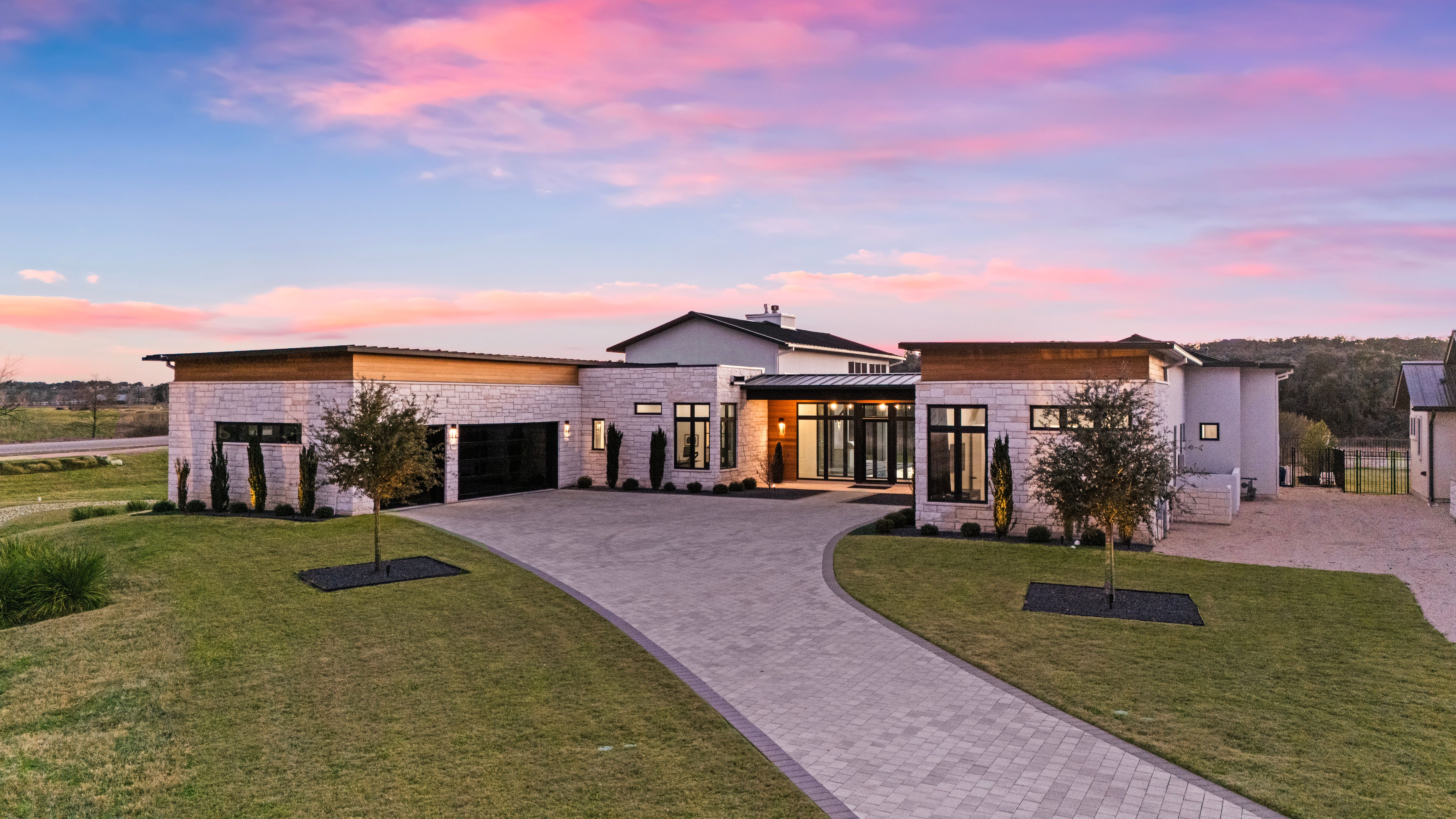420 Waters Edge Cove 