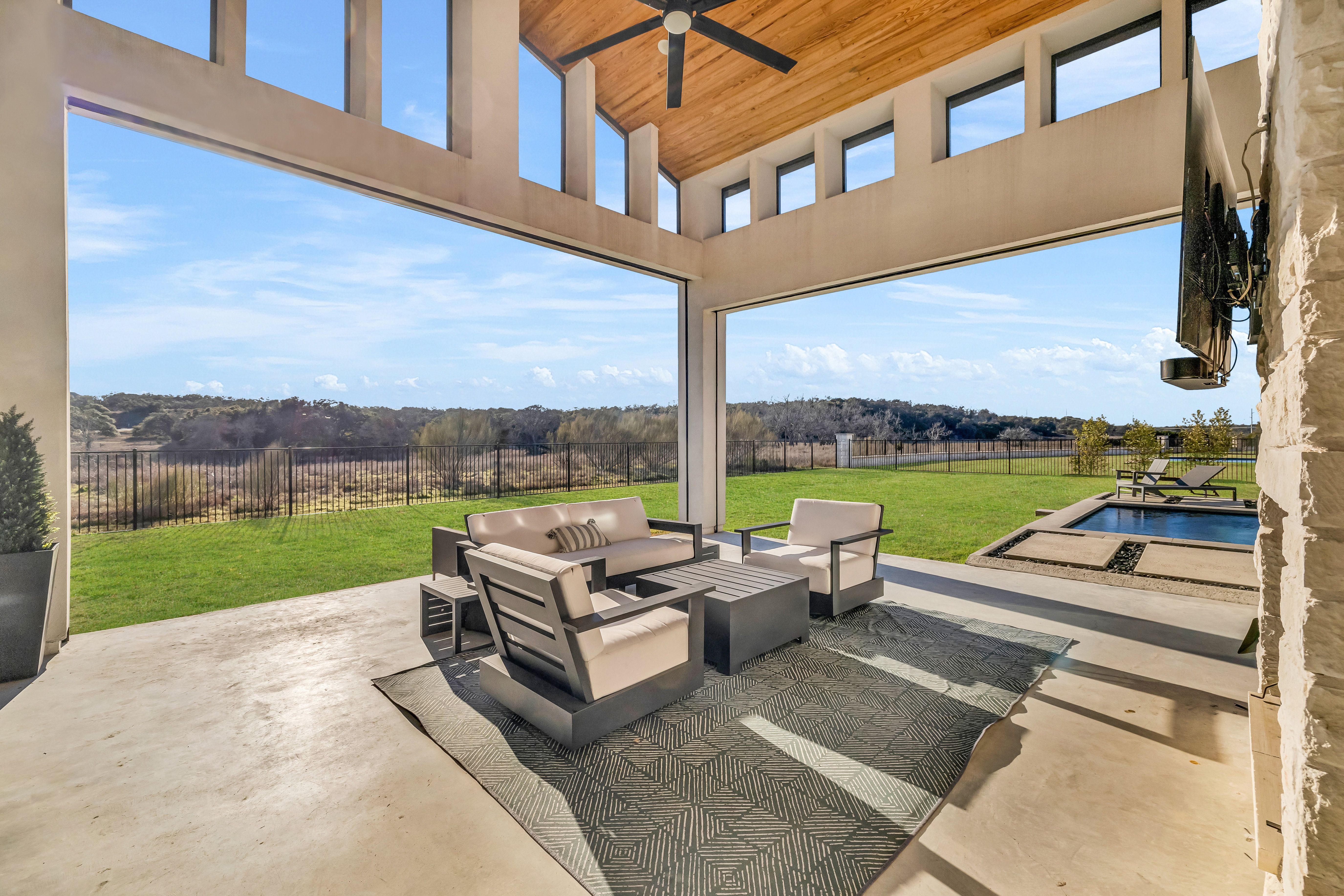 420 Waters Edge Cove 