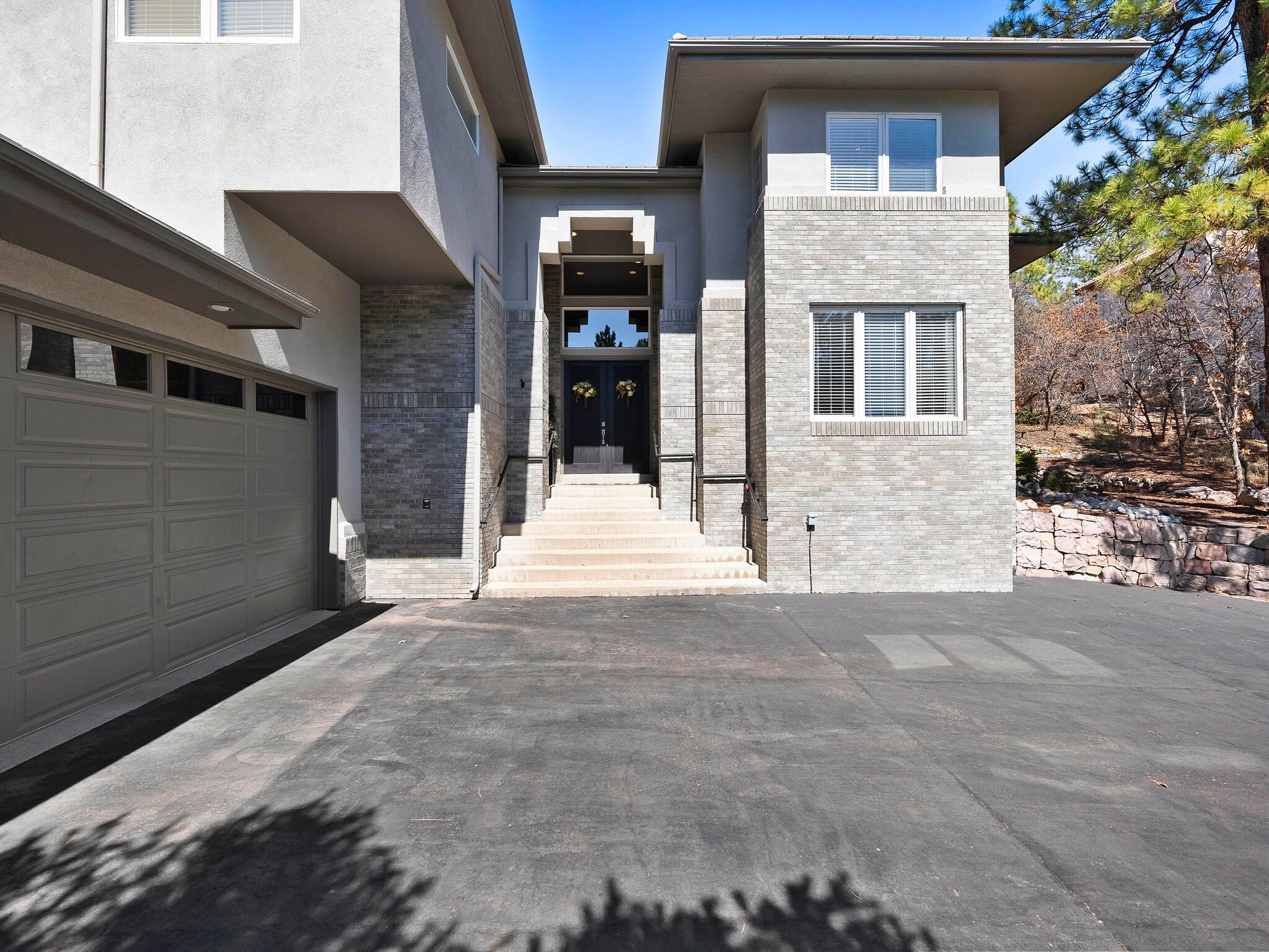 816 Moffat Court