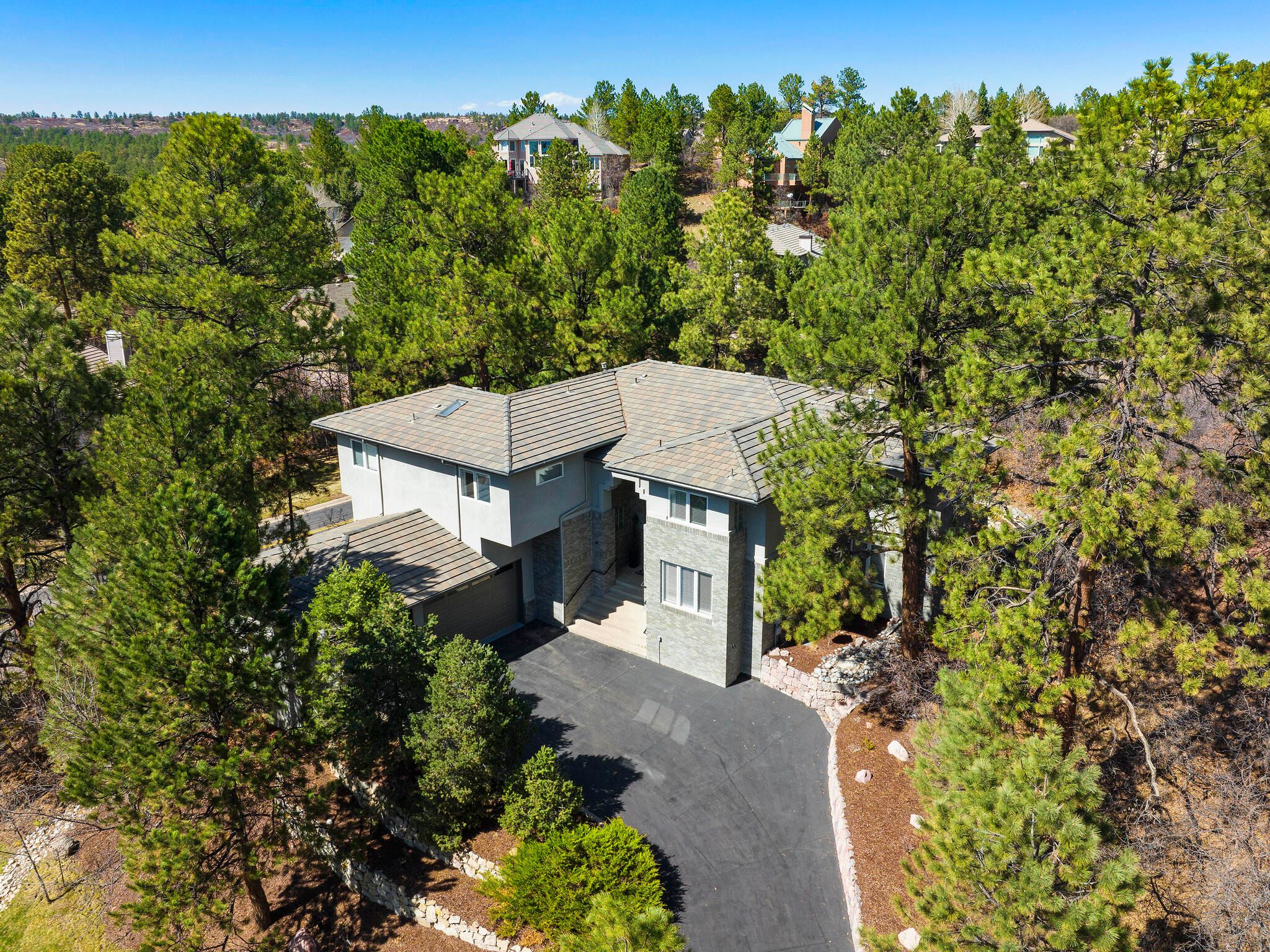 816 Moffat Court
