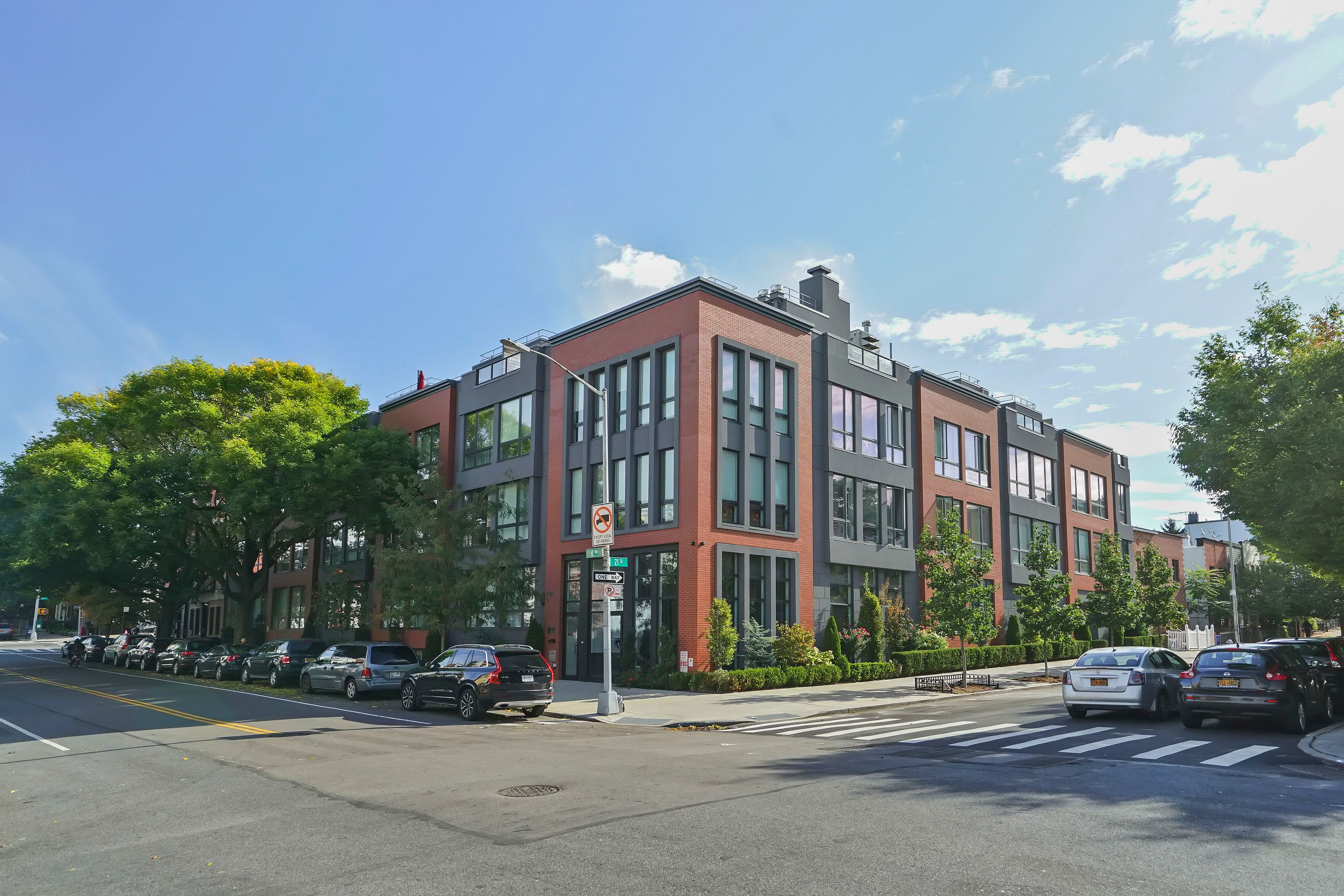 695 6th Avenue , 3A