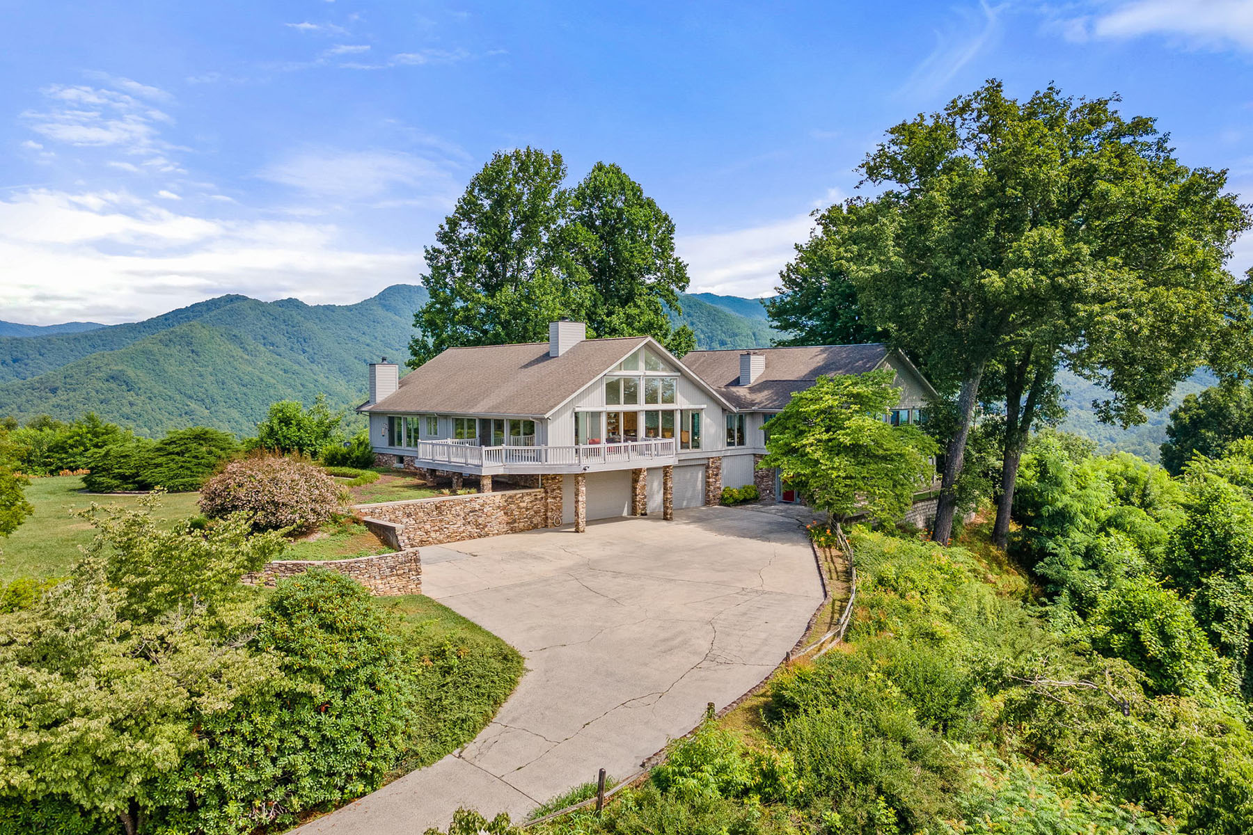 800 Fernwood Drive