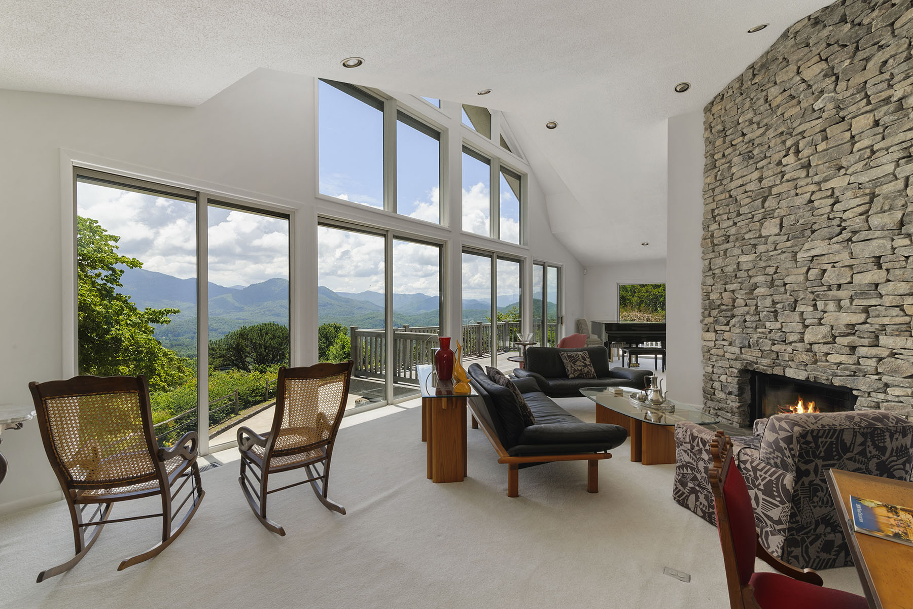 800 Fernwood Drive