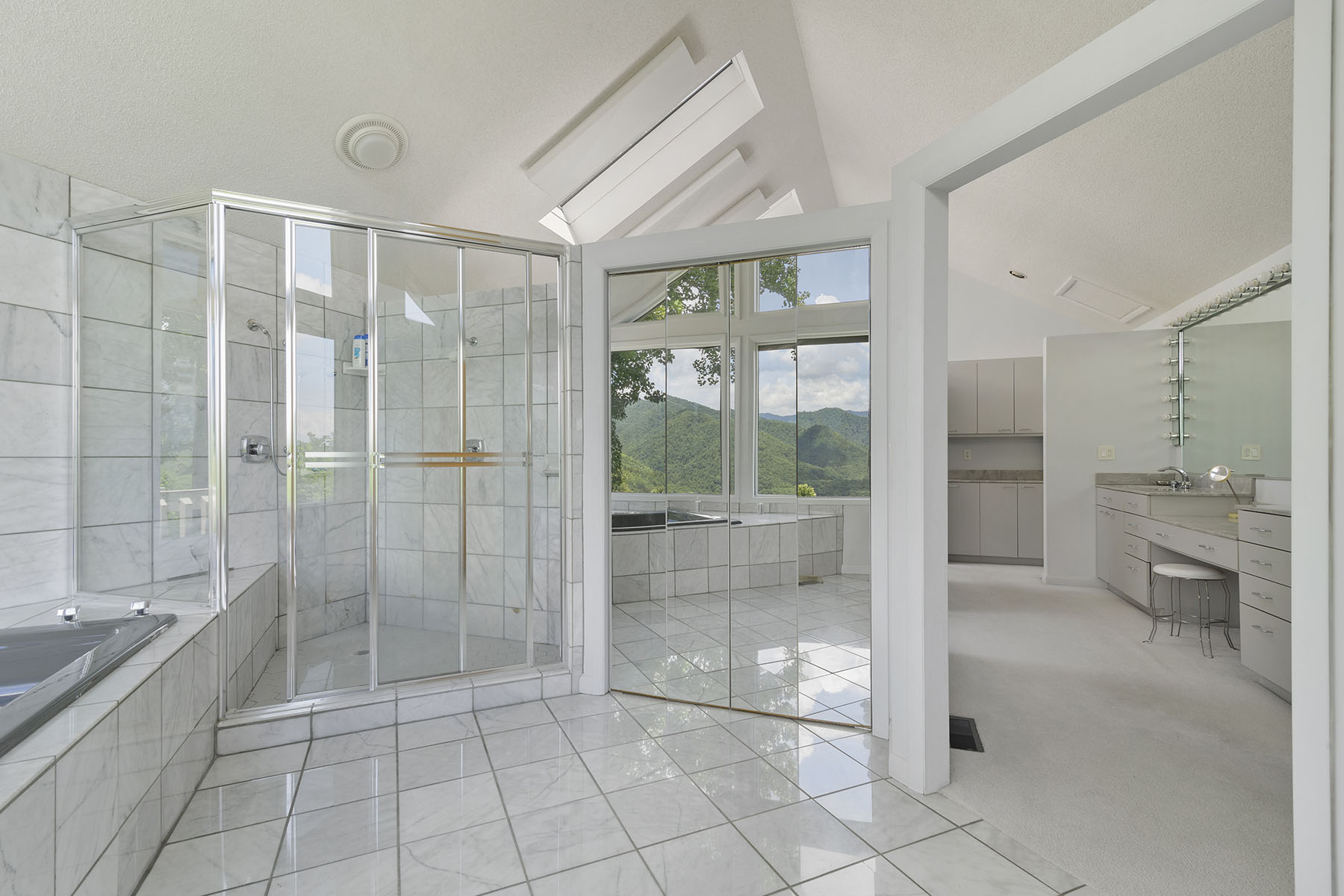 800 Fernwood Drive