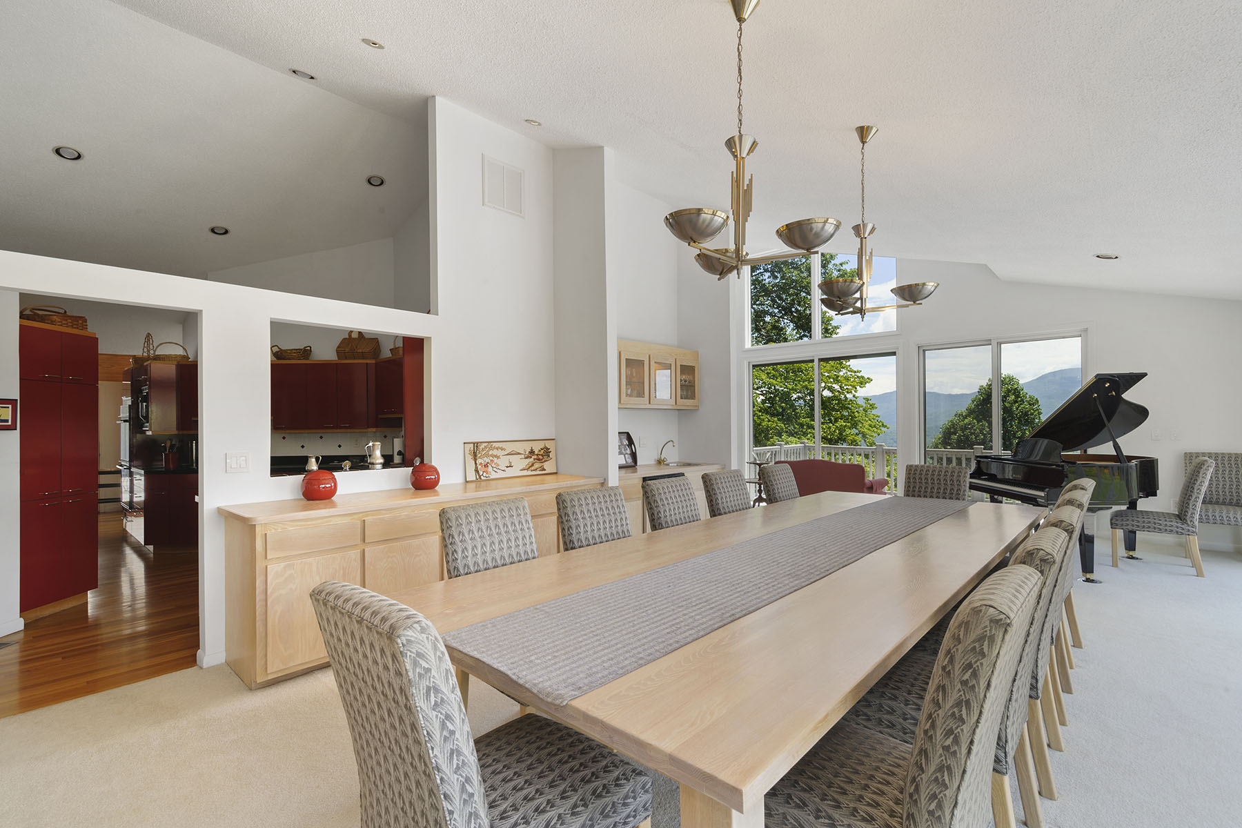 800 Fernwood Drive