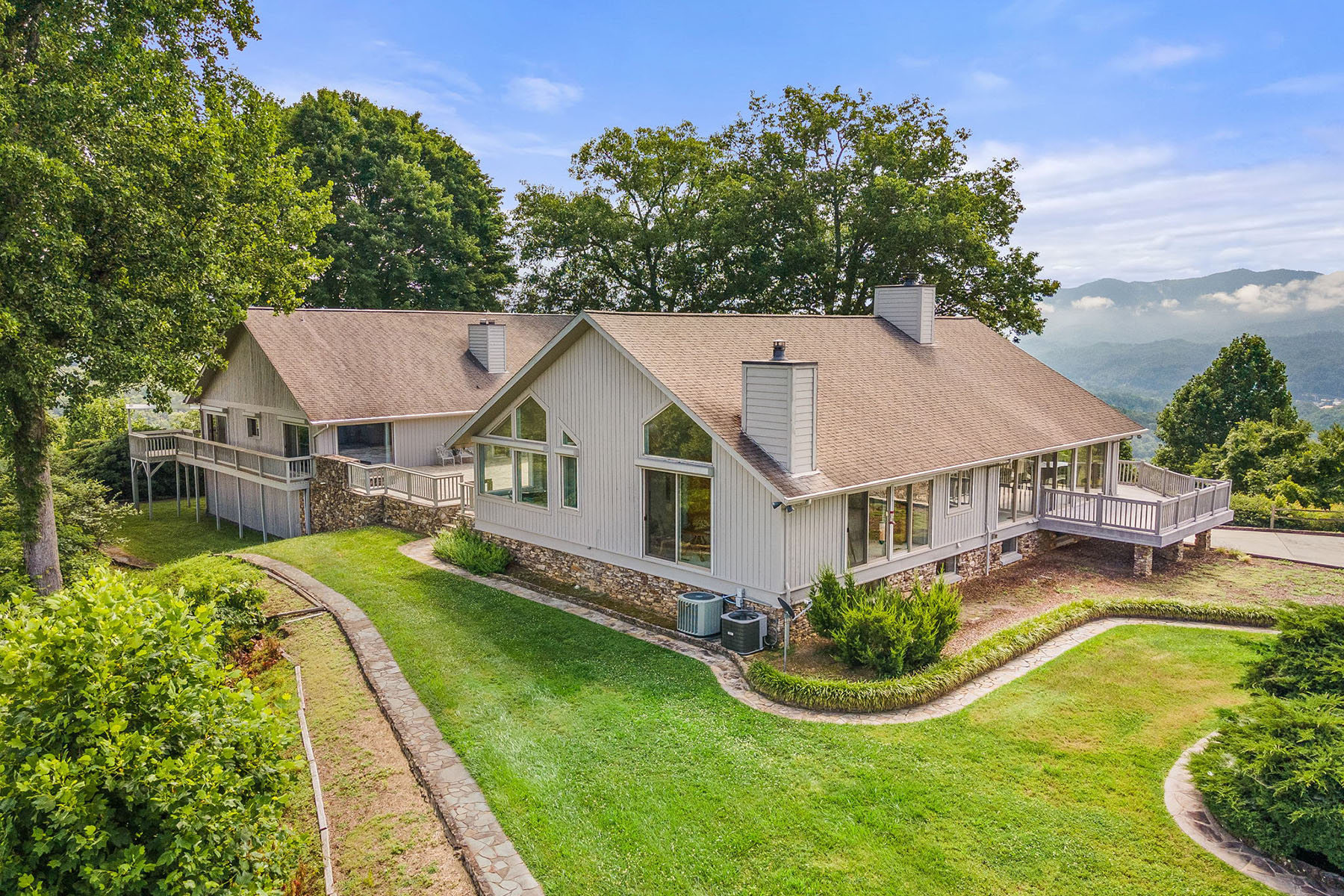 800 Fernwood Drive