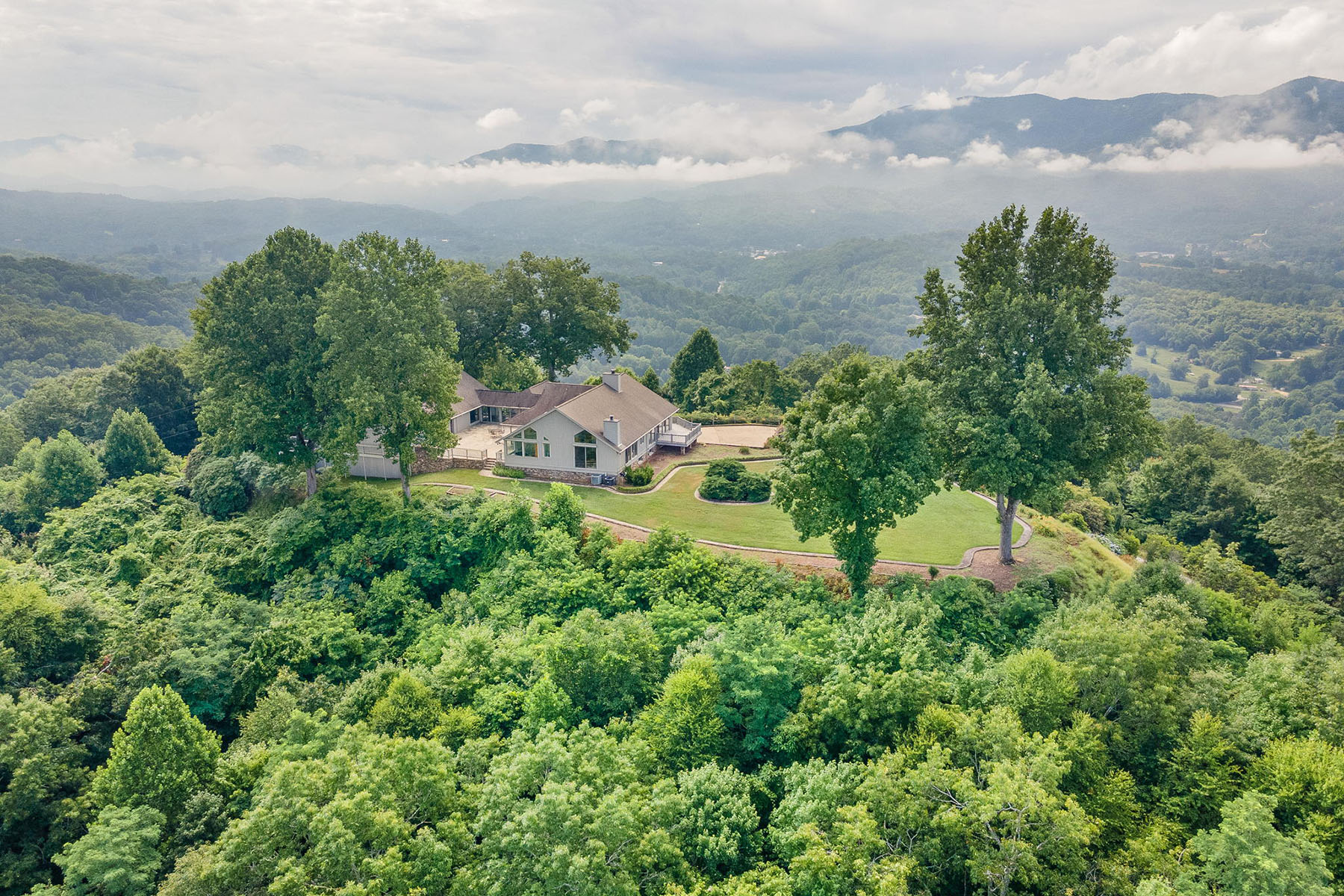 800 Fernwood Drive