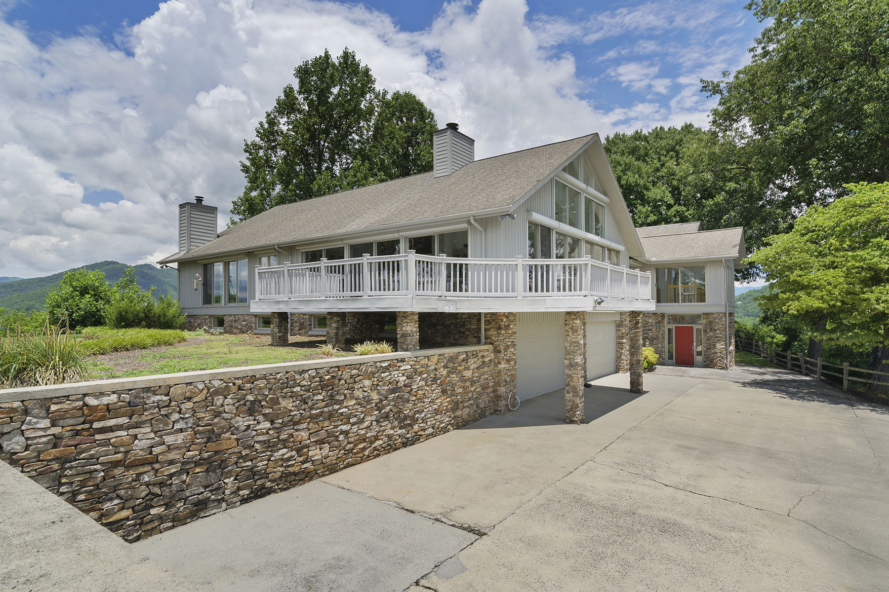800 Fernwood Drive