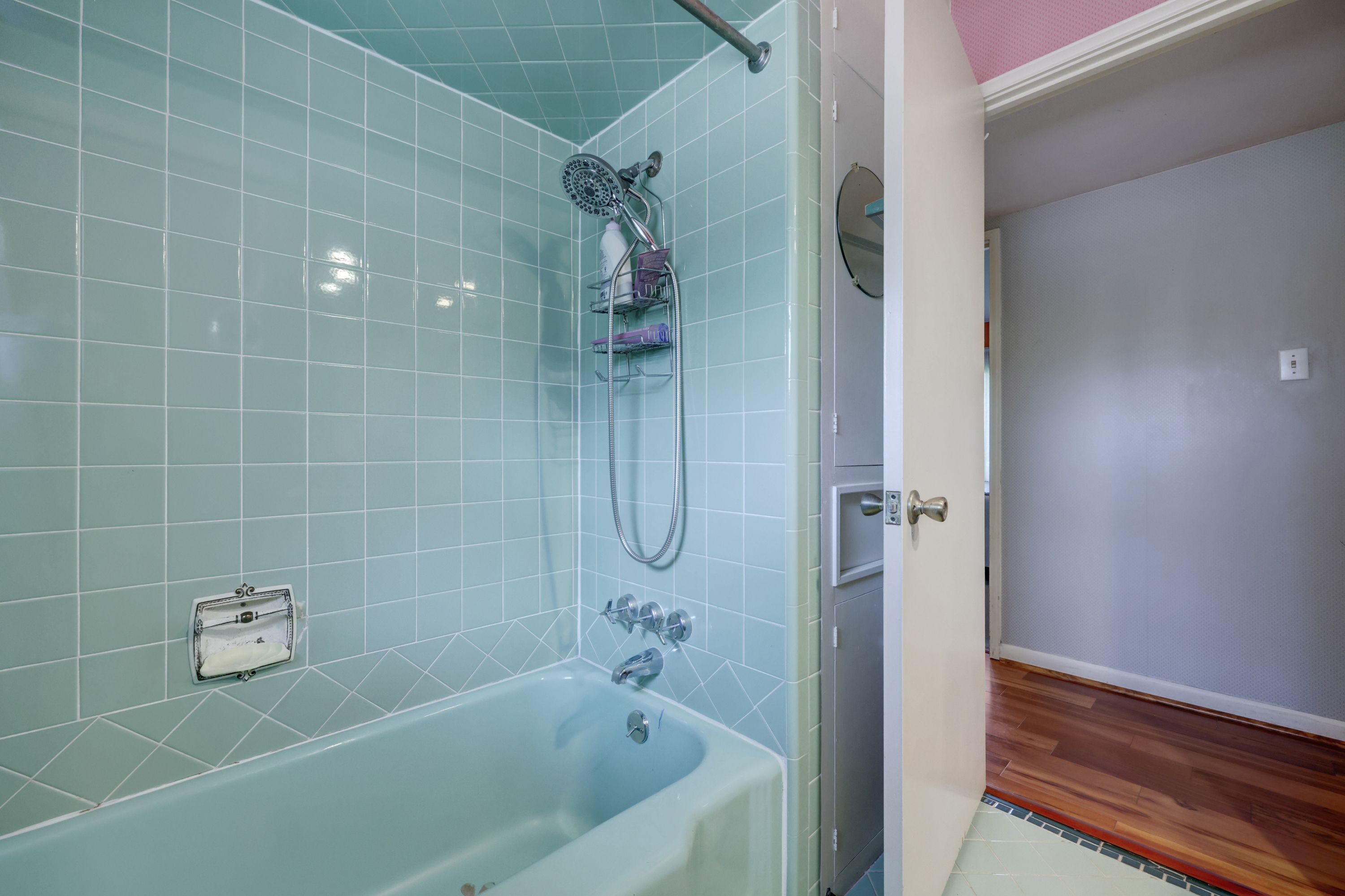 5600 Ridge Oak Drive 