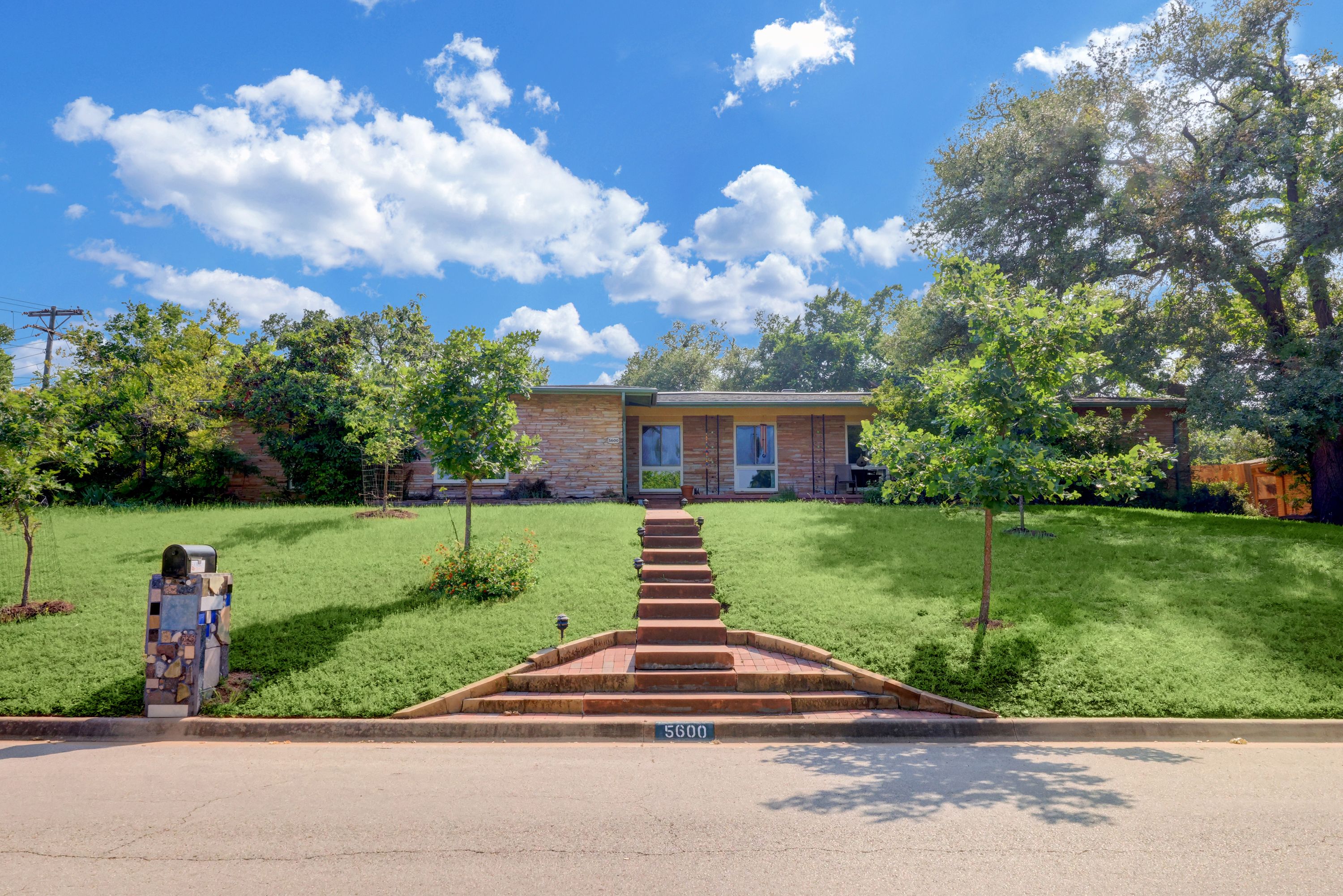 5600 Ridge Oak Drive 