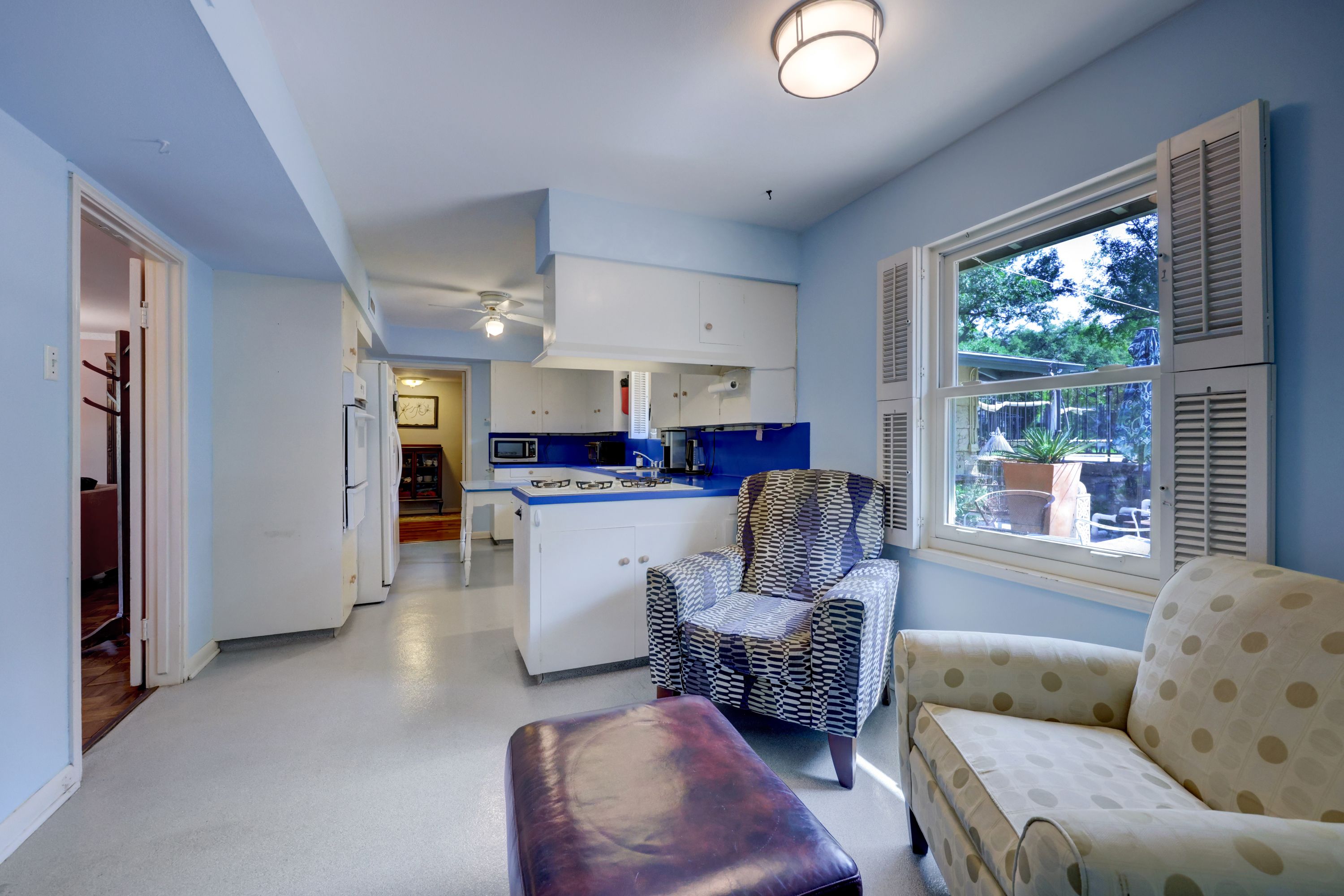 5600 Ridge Oak Drive 