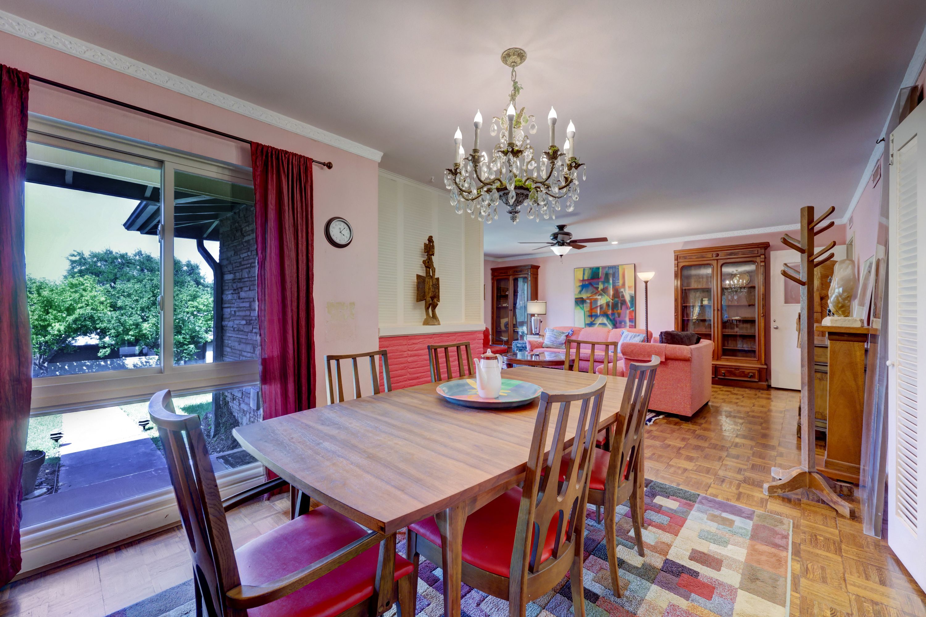 5600 Ridge Oak Drive 