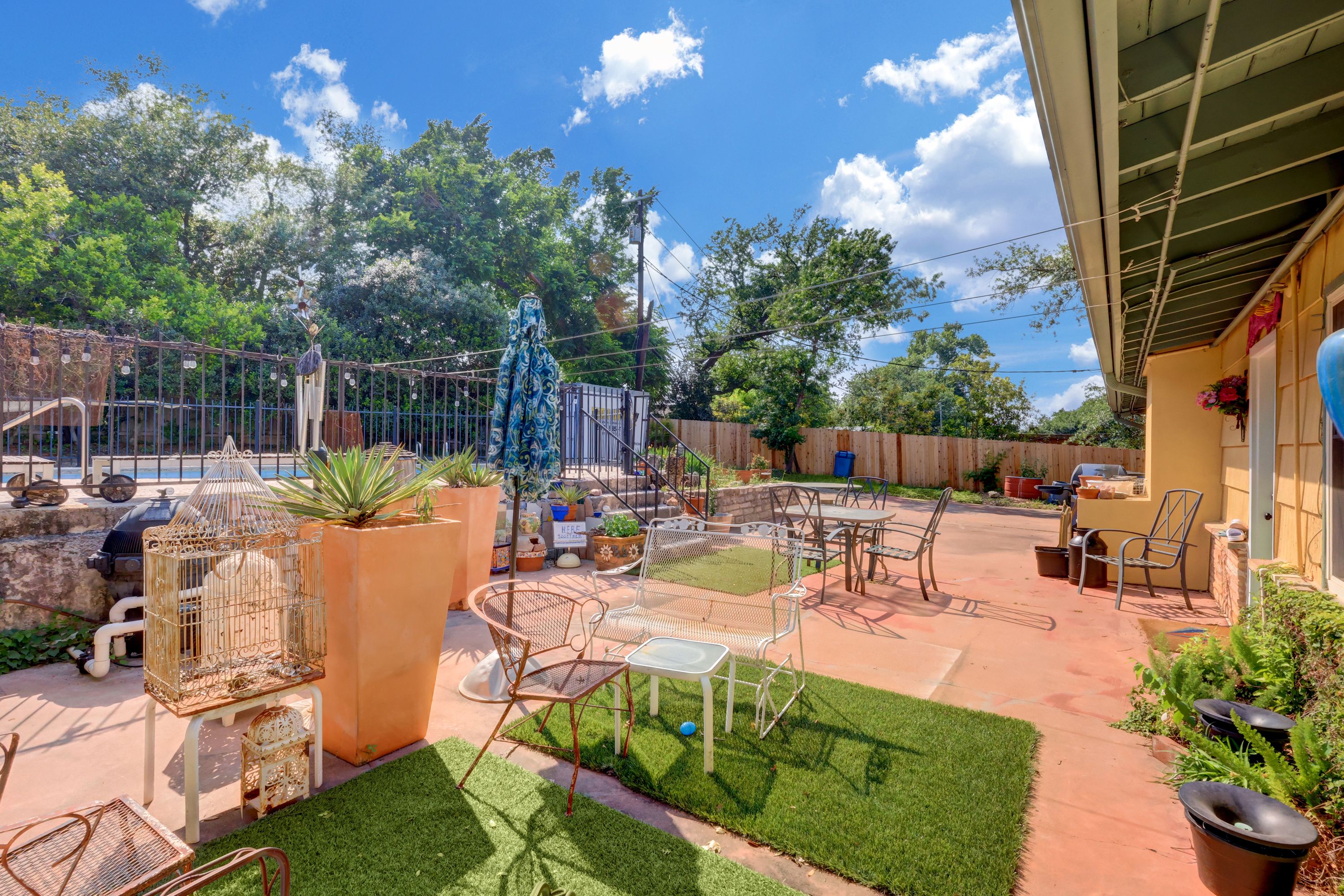 5600 Ridge Oak Drive 