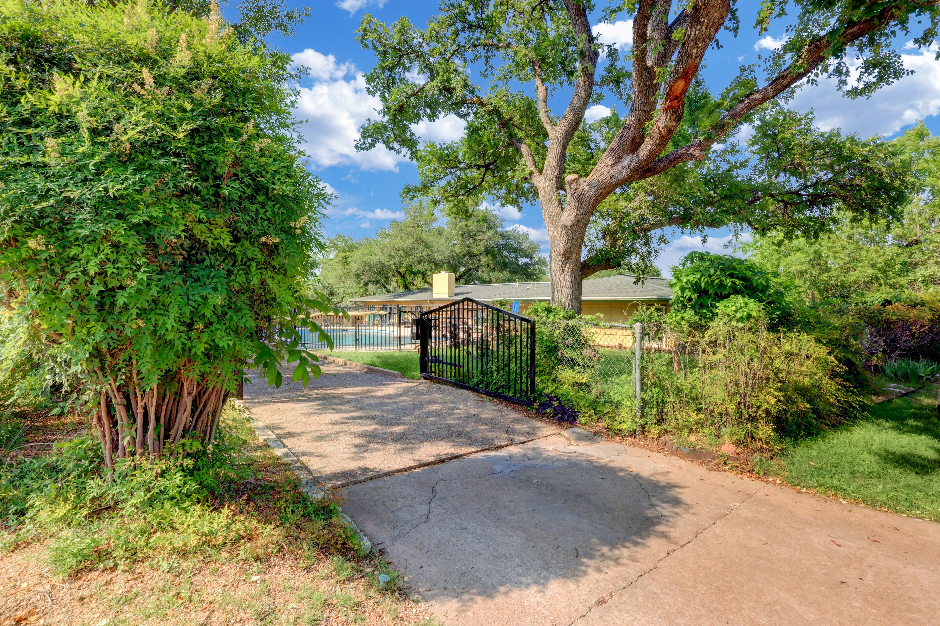 5600 Ridge Oak Drive 