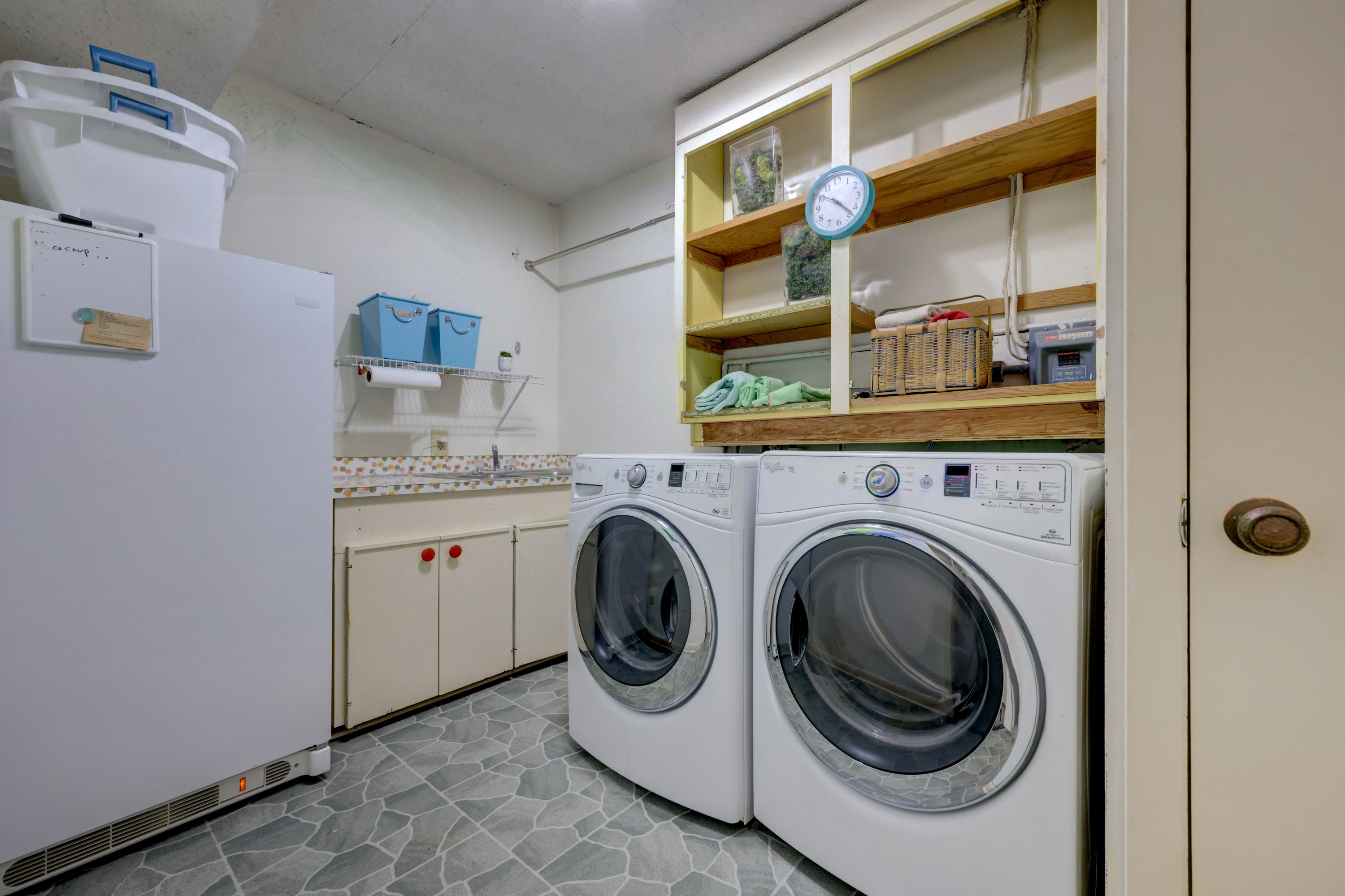 5600 Ridge Oak Drive 