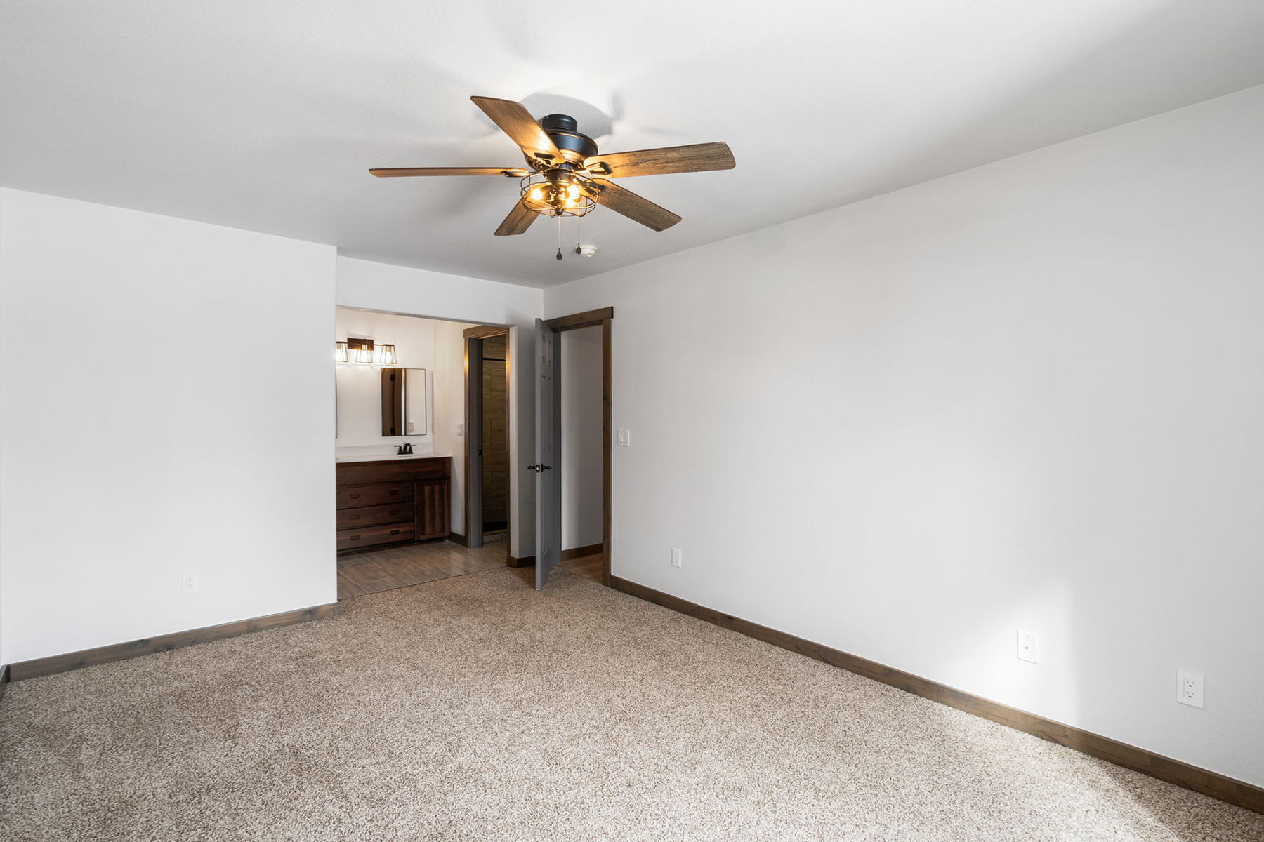 825 Forestglen Drive , A