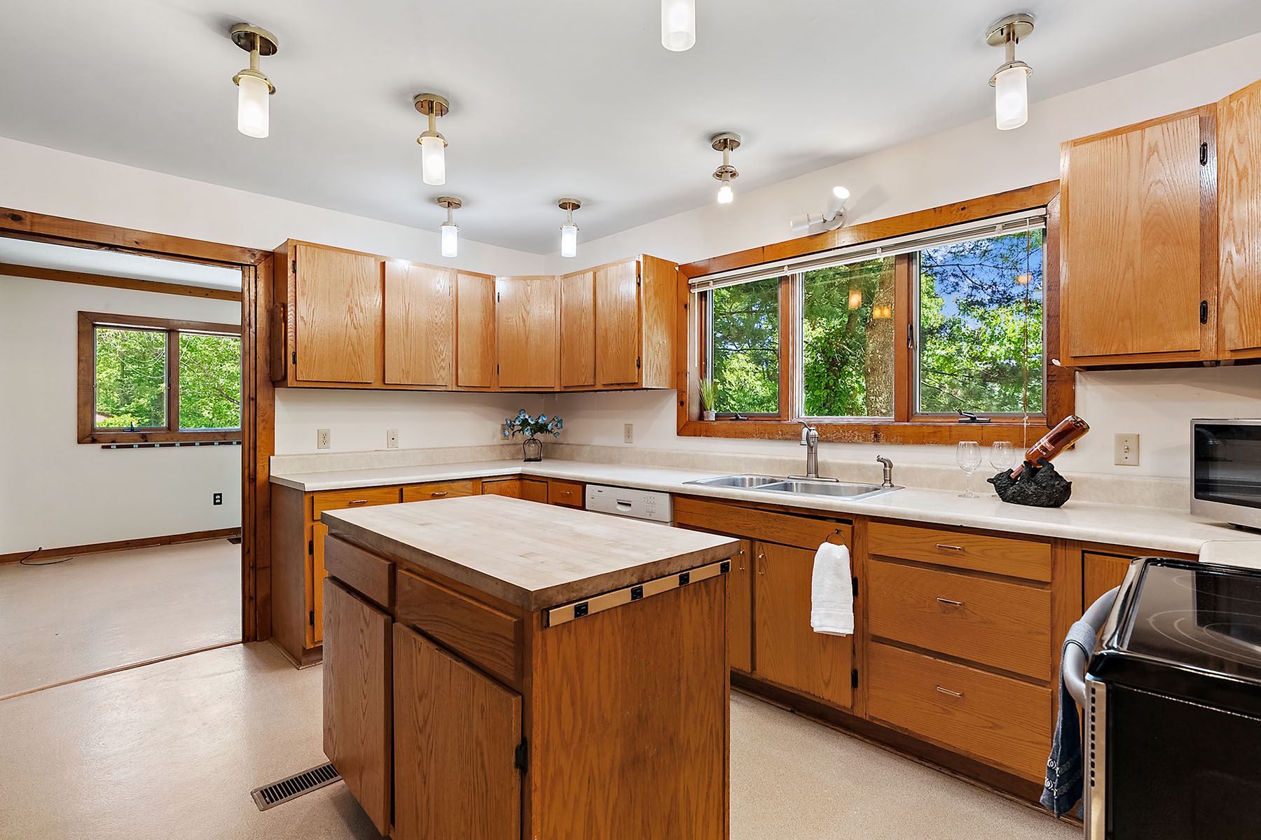 734 Woody Cove Road