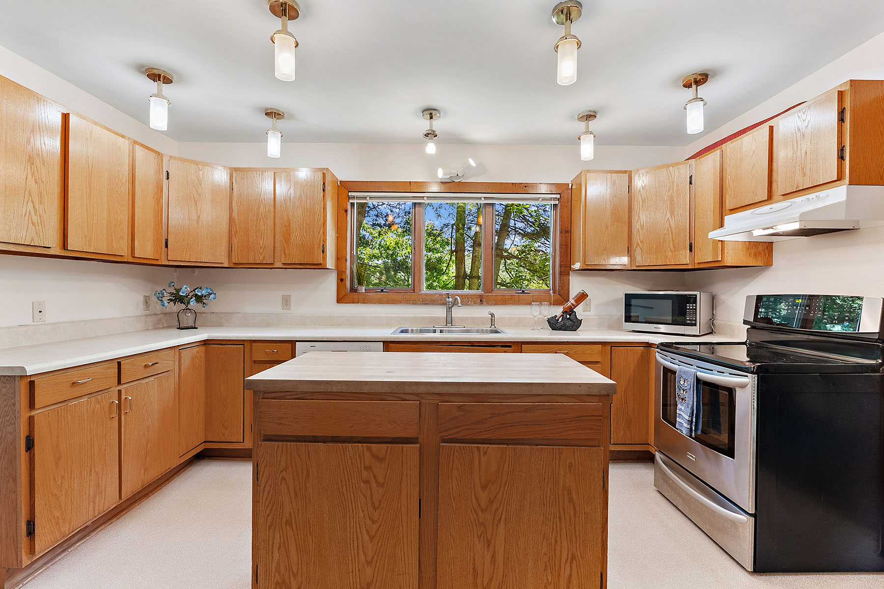 734 Woody Cove Road