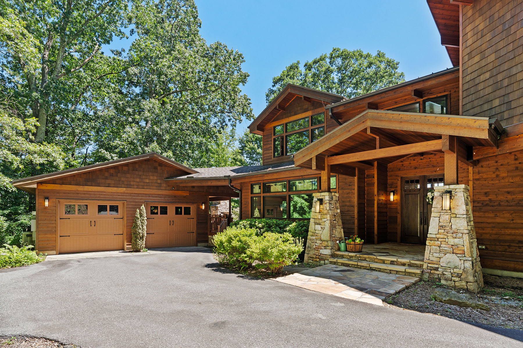 2128 Sleepy Hollow Drive