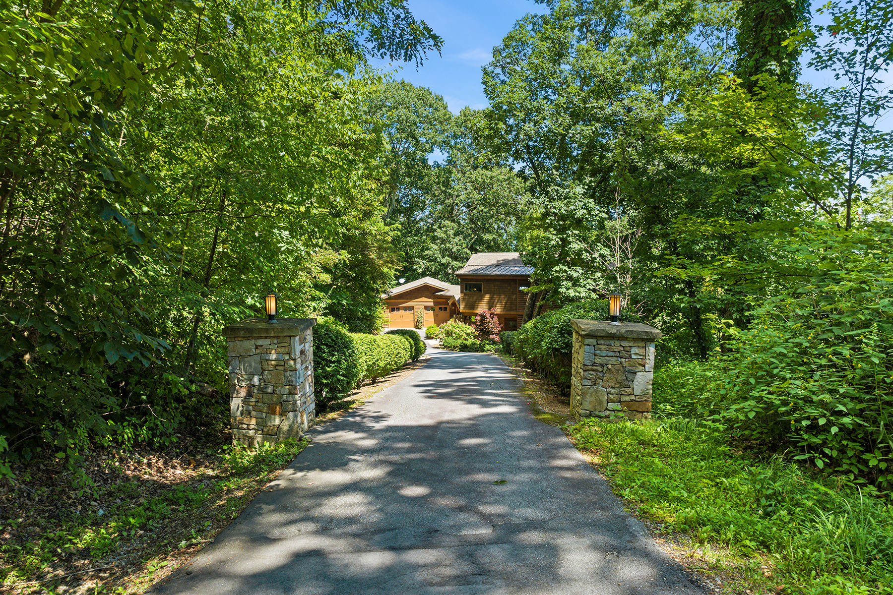 2128 Sleepy Hollow Drive