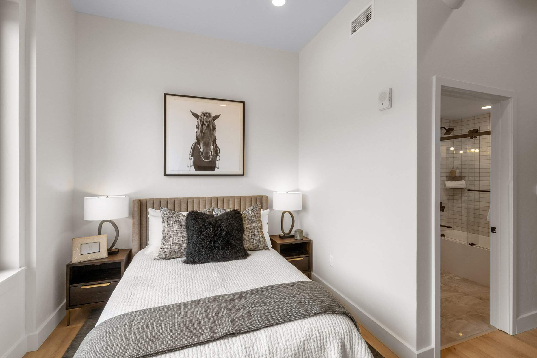 211 Town Center Avenue , 2G