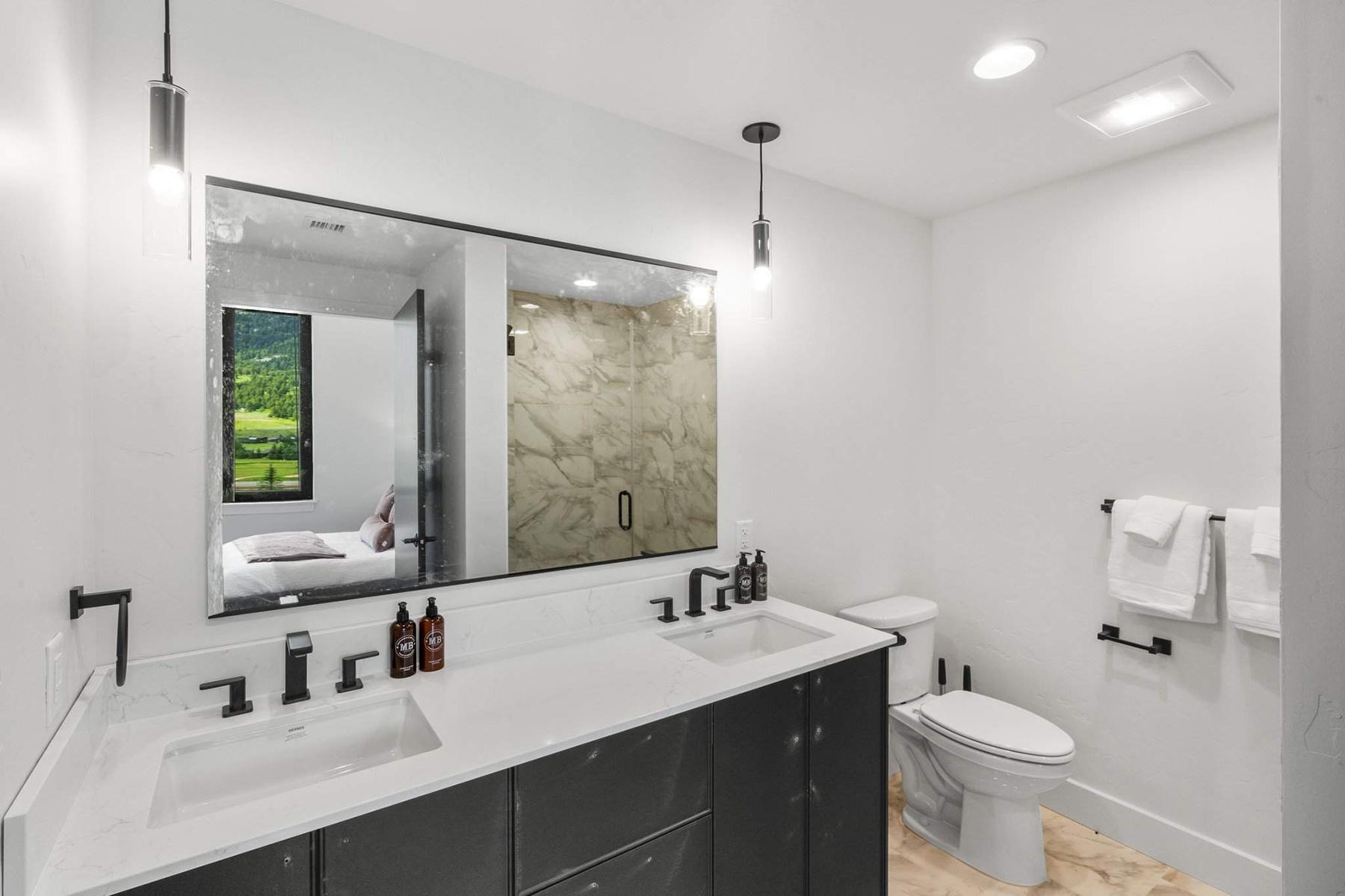 211 Town Center Avenue , 2G