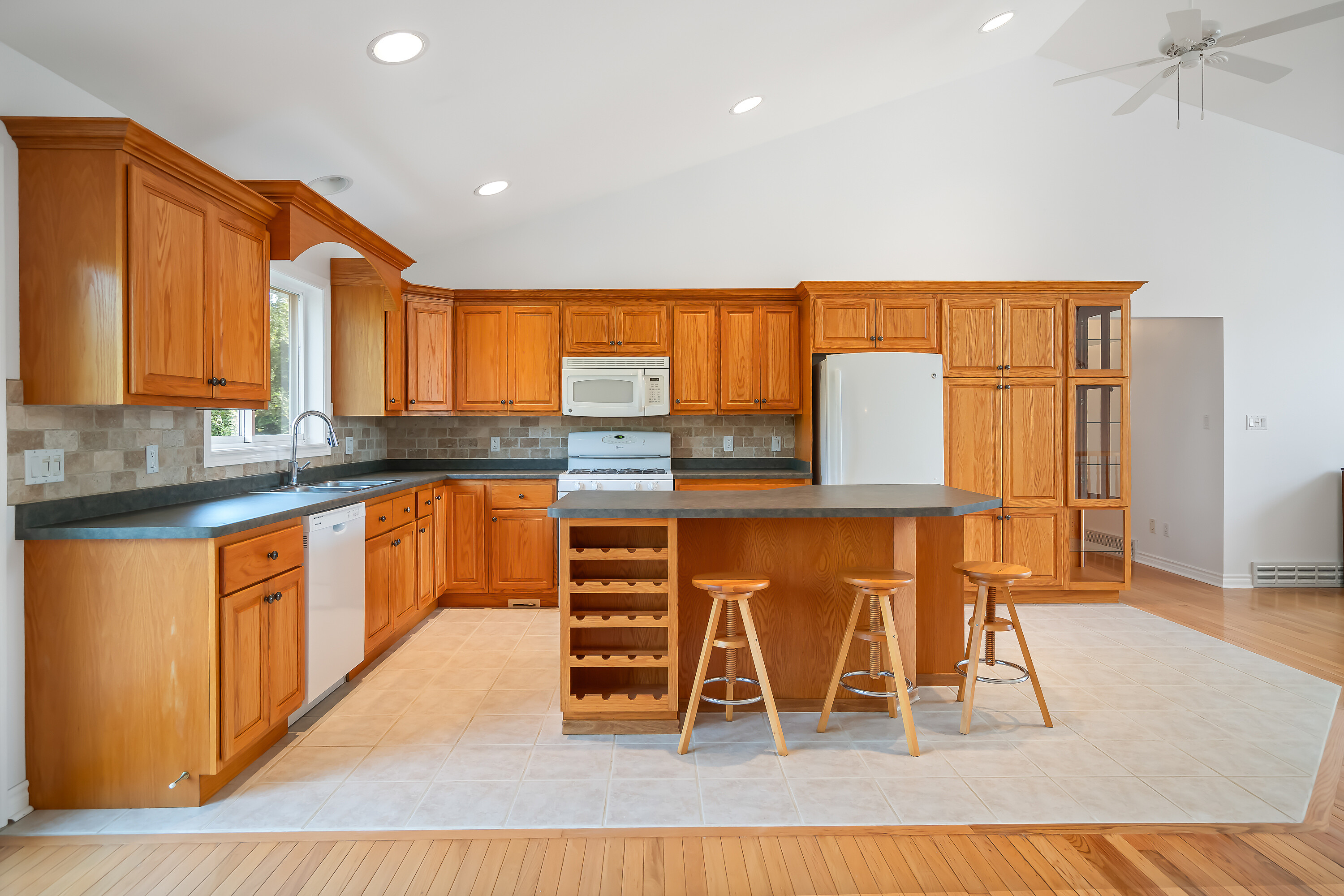 3121 Glenbrook Drive
