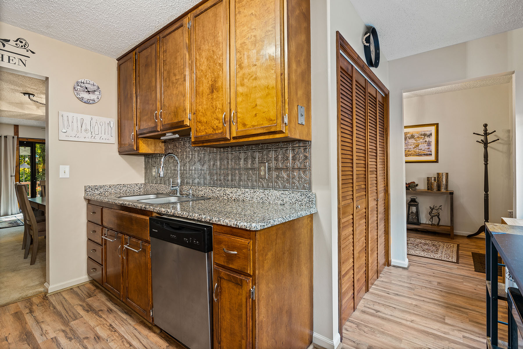 41 George Circle , 11