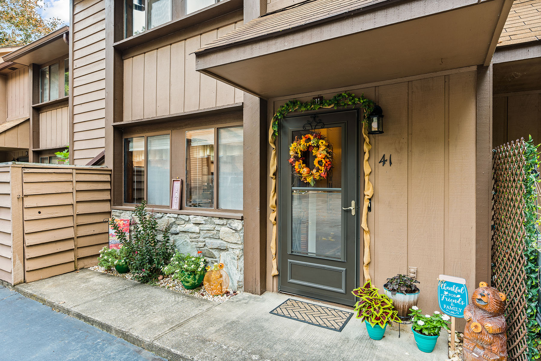 41 George Circle , 11