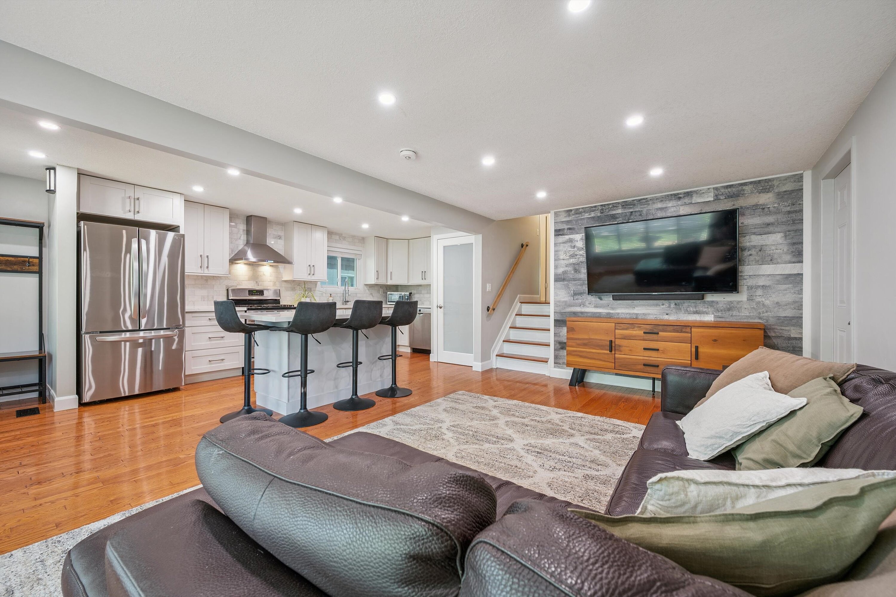401 Midwood Crescent
