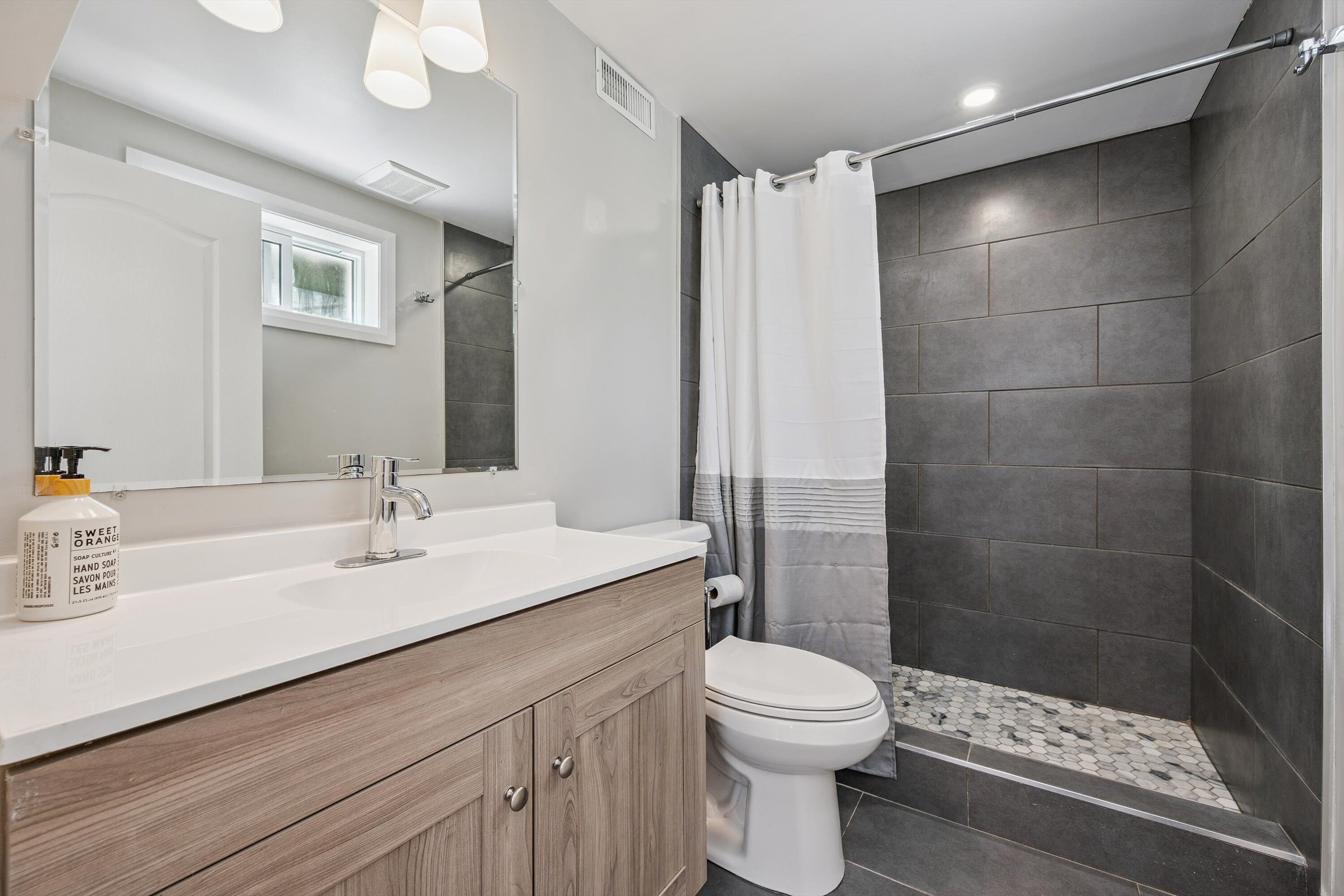 401 Midwood Crescent