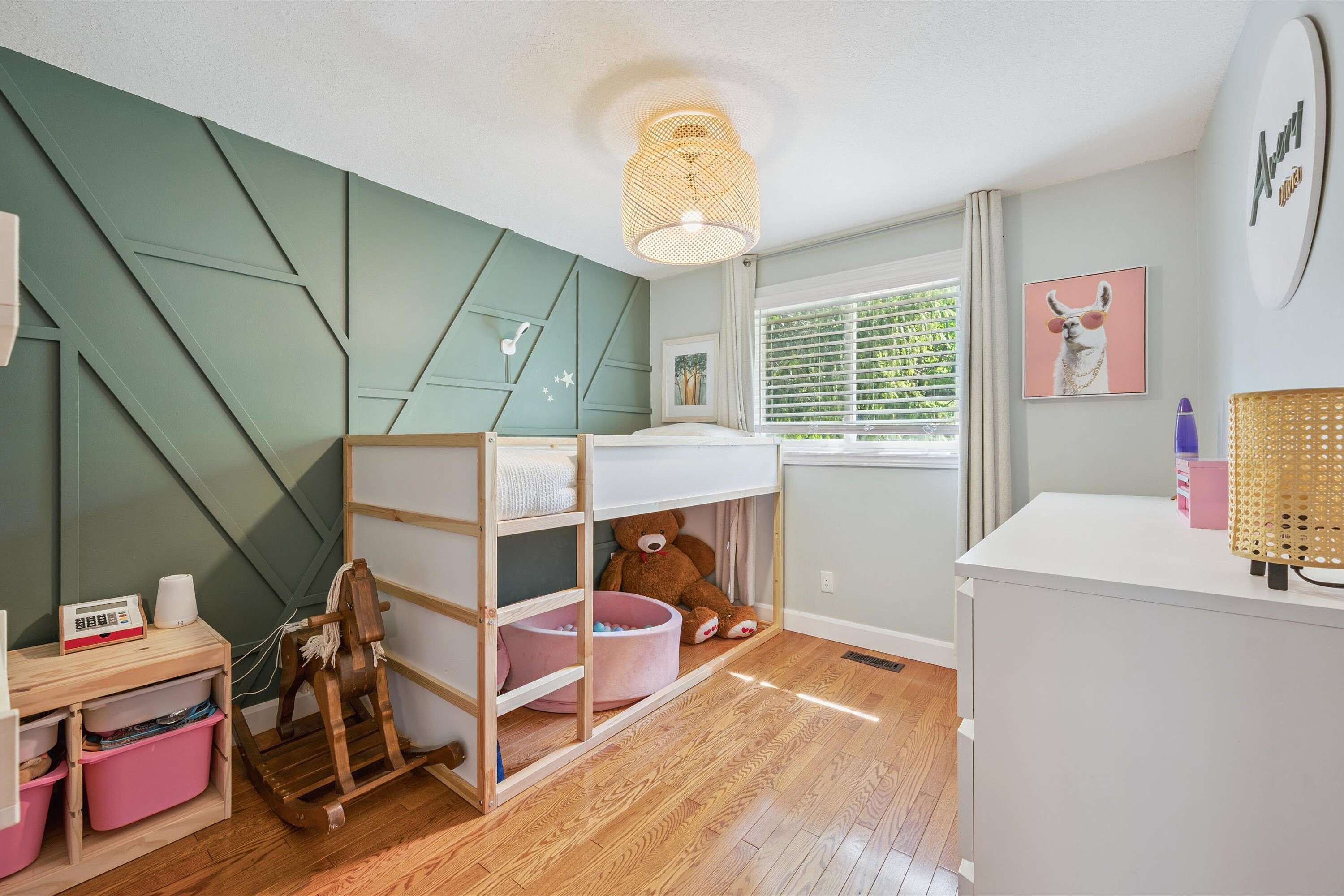 401 Midwood Crescent